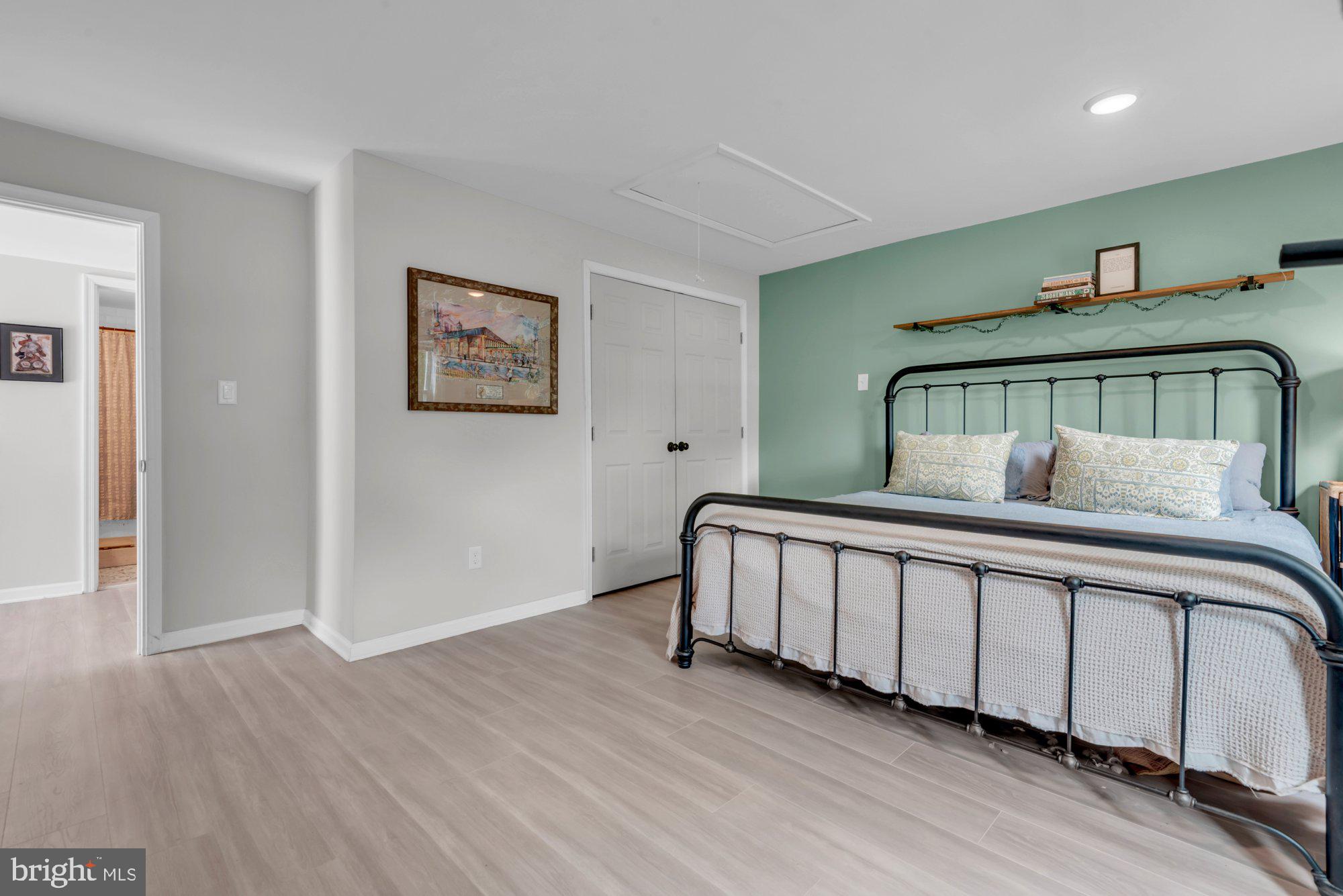 WOODLAND BEACH - Residential