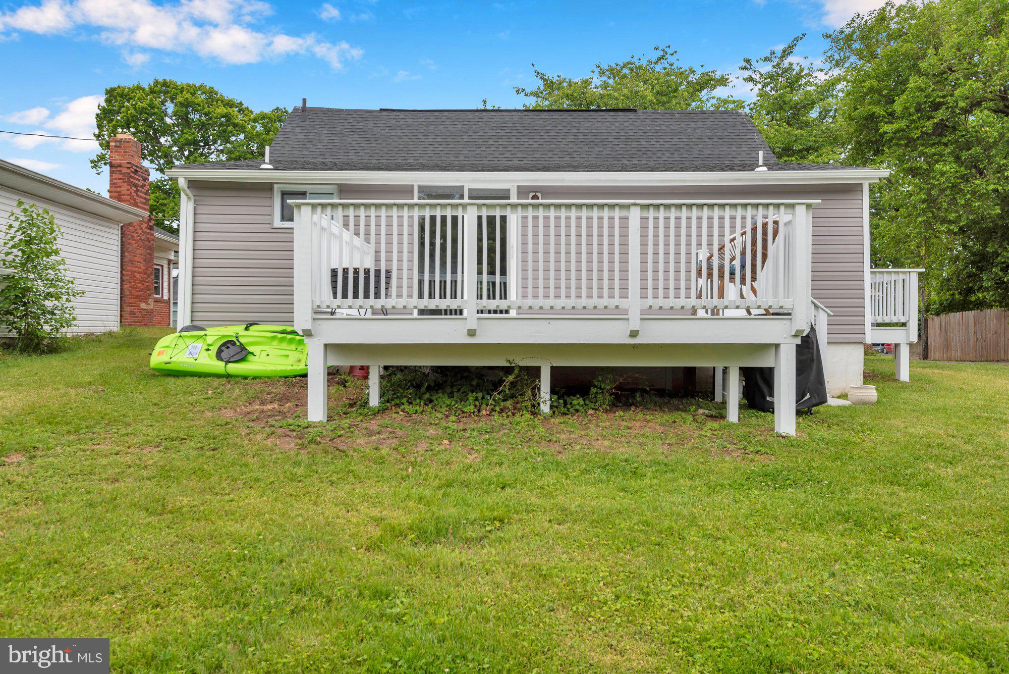 WOODLAND BEACH - Residential