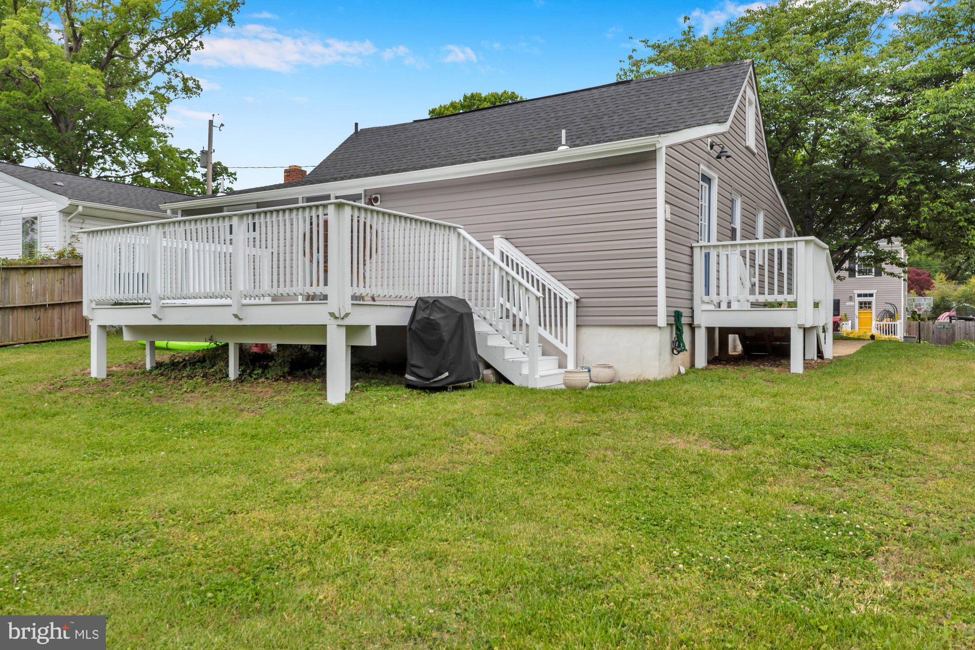 WOODLAND BEACH - Residential