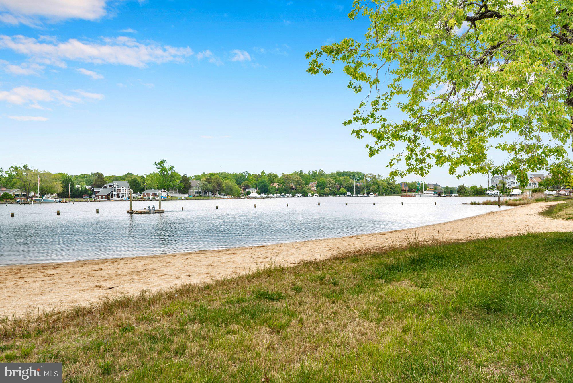 WOODLAND BEACH - Residential
