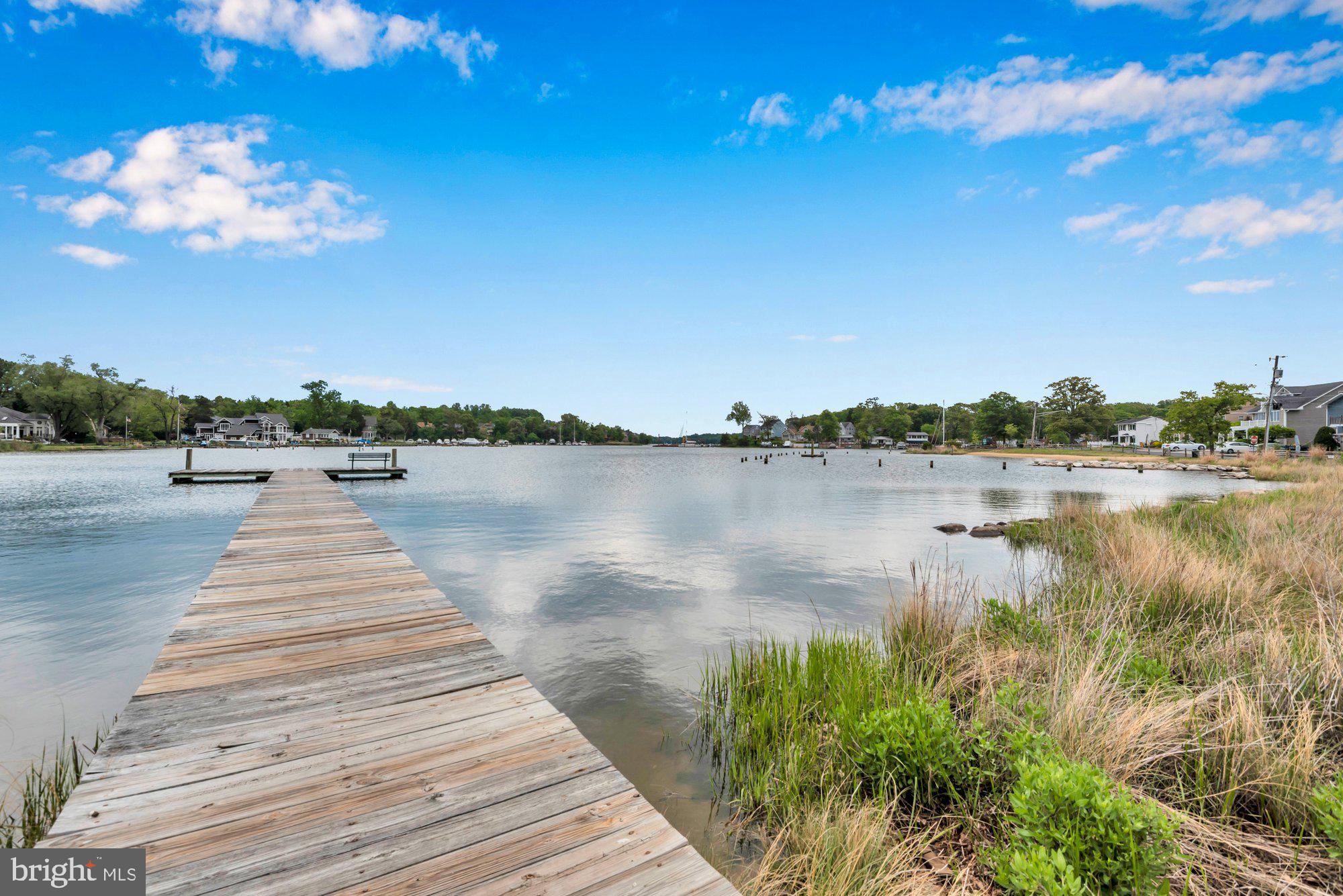 WOODLAND BEACH - Residential