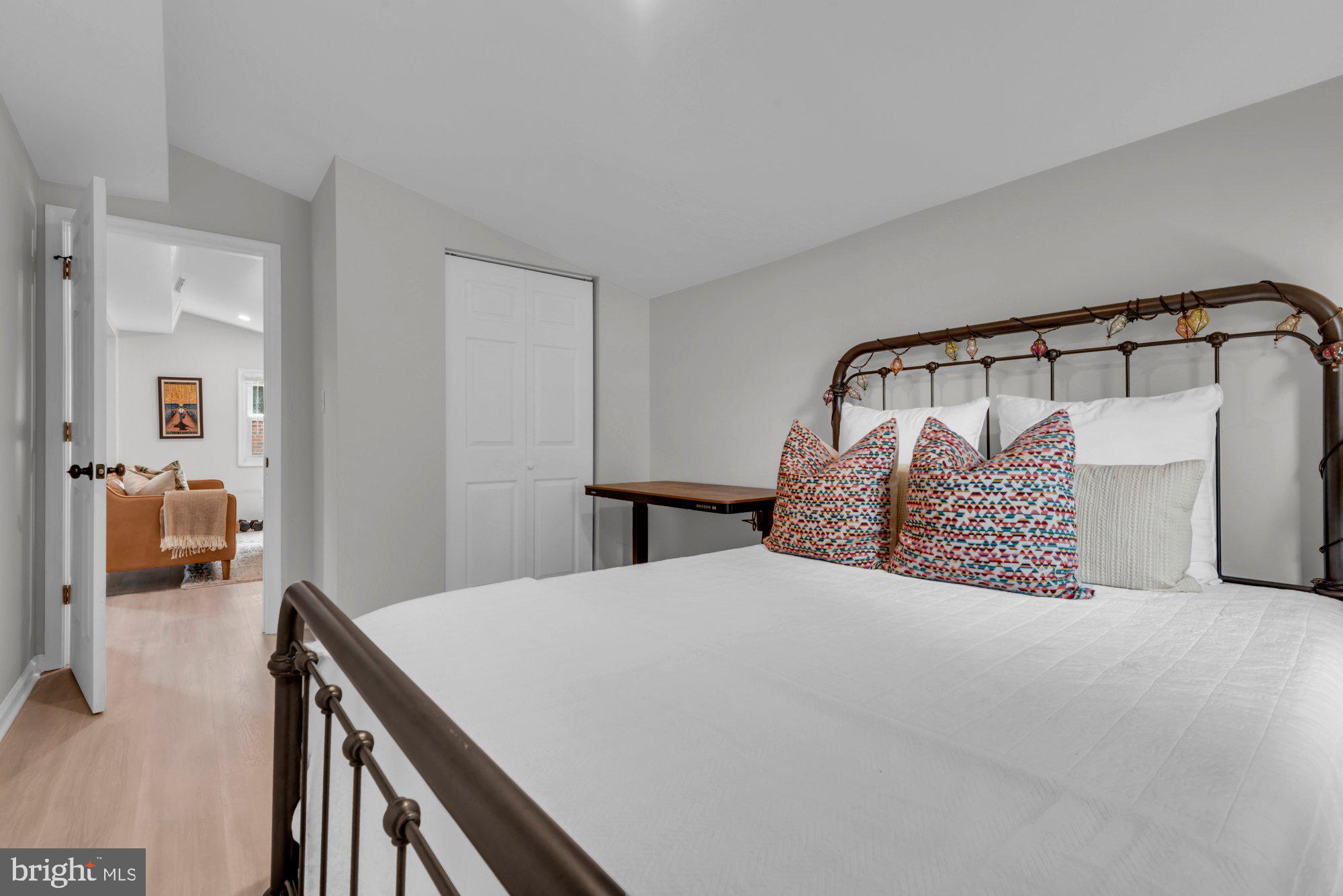WOODLAND BEACH - Residential