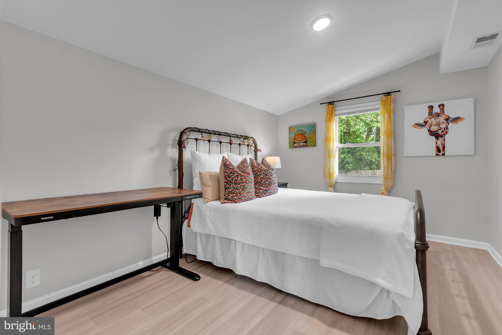 WOODLAND BEACH - Residential