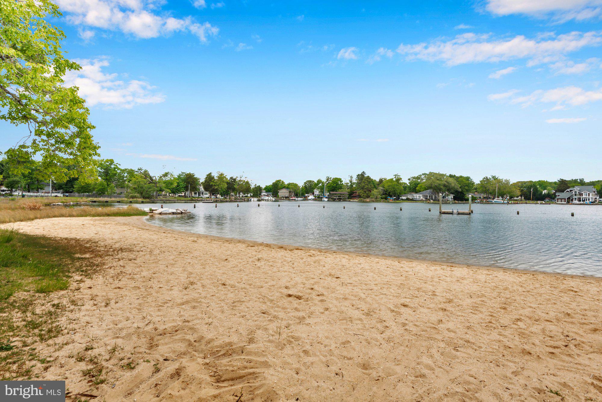 WOODLAND BEACH - Residential