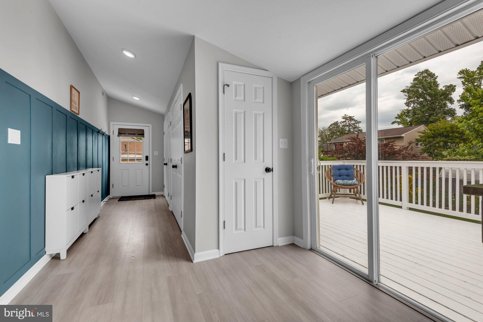 WOODLAND BEACH - Residential