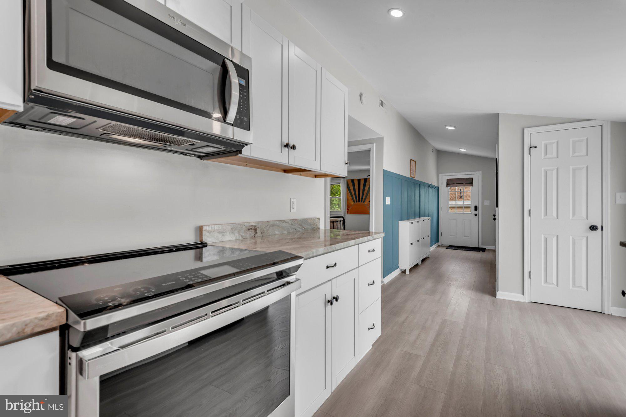 WOODLAND BEACH - Residential