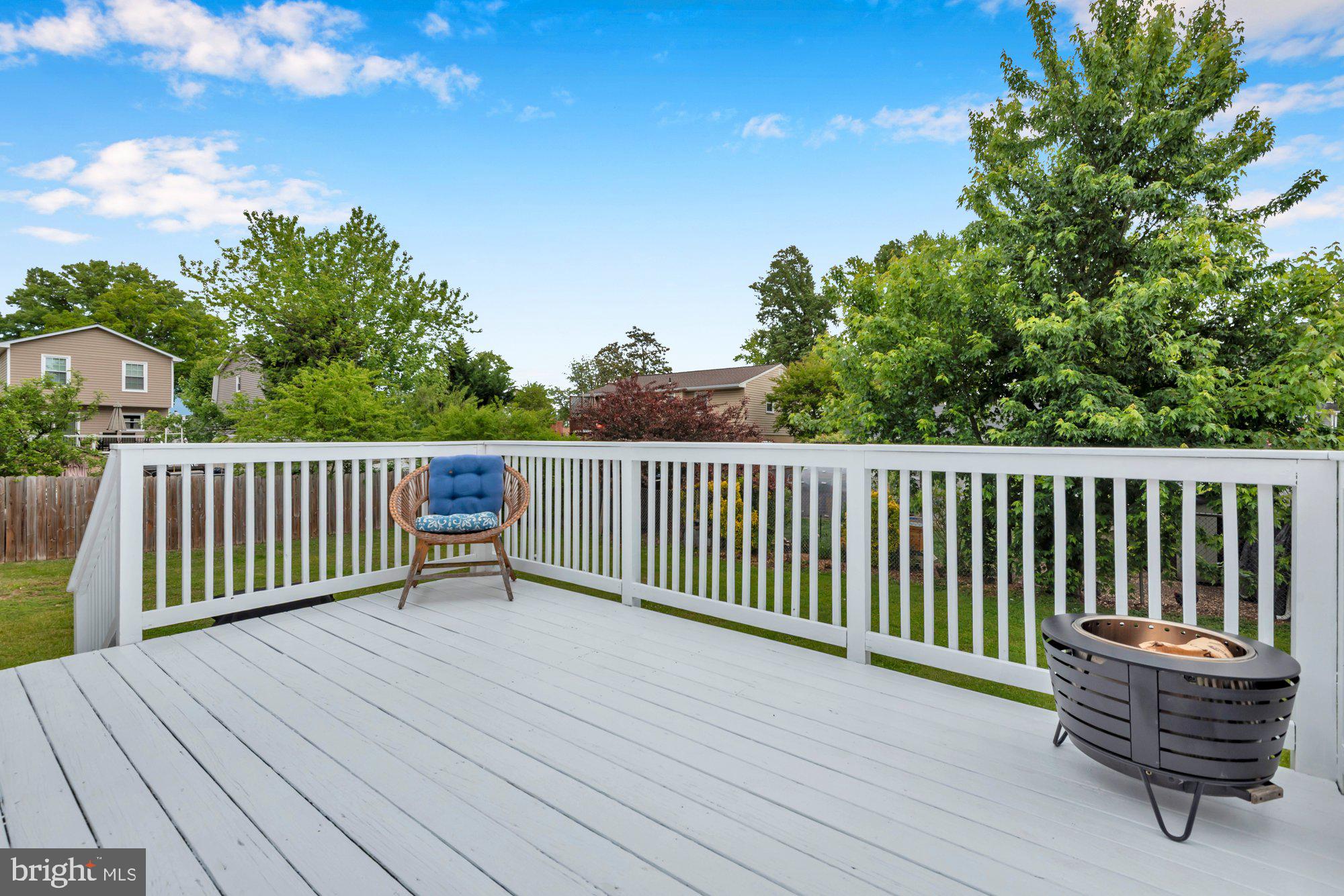 WOODLAND BEACH - Residential