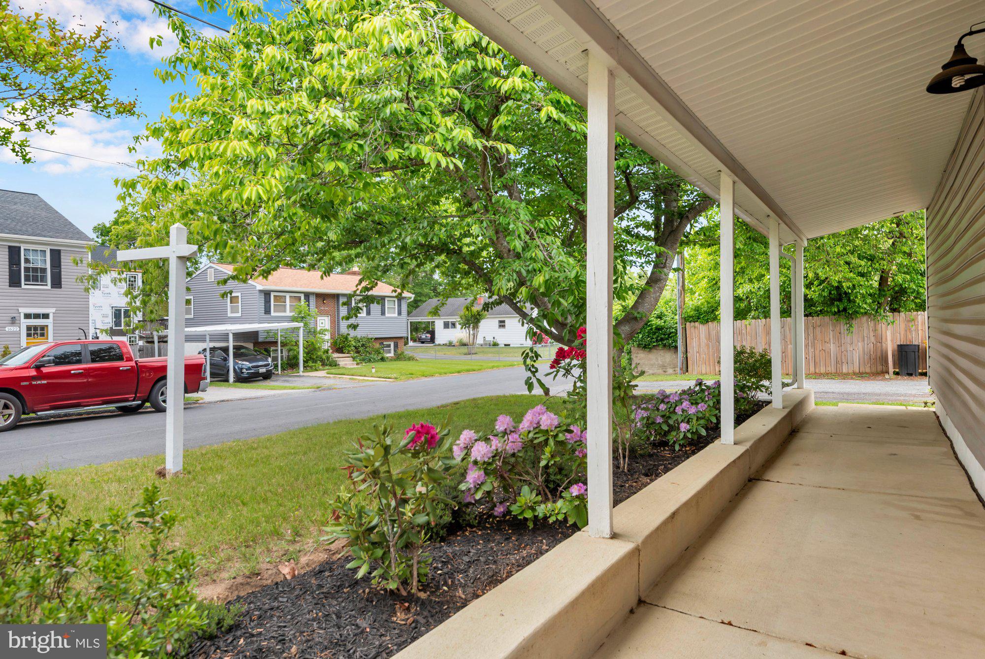 WOODLAND BEACH - Residential