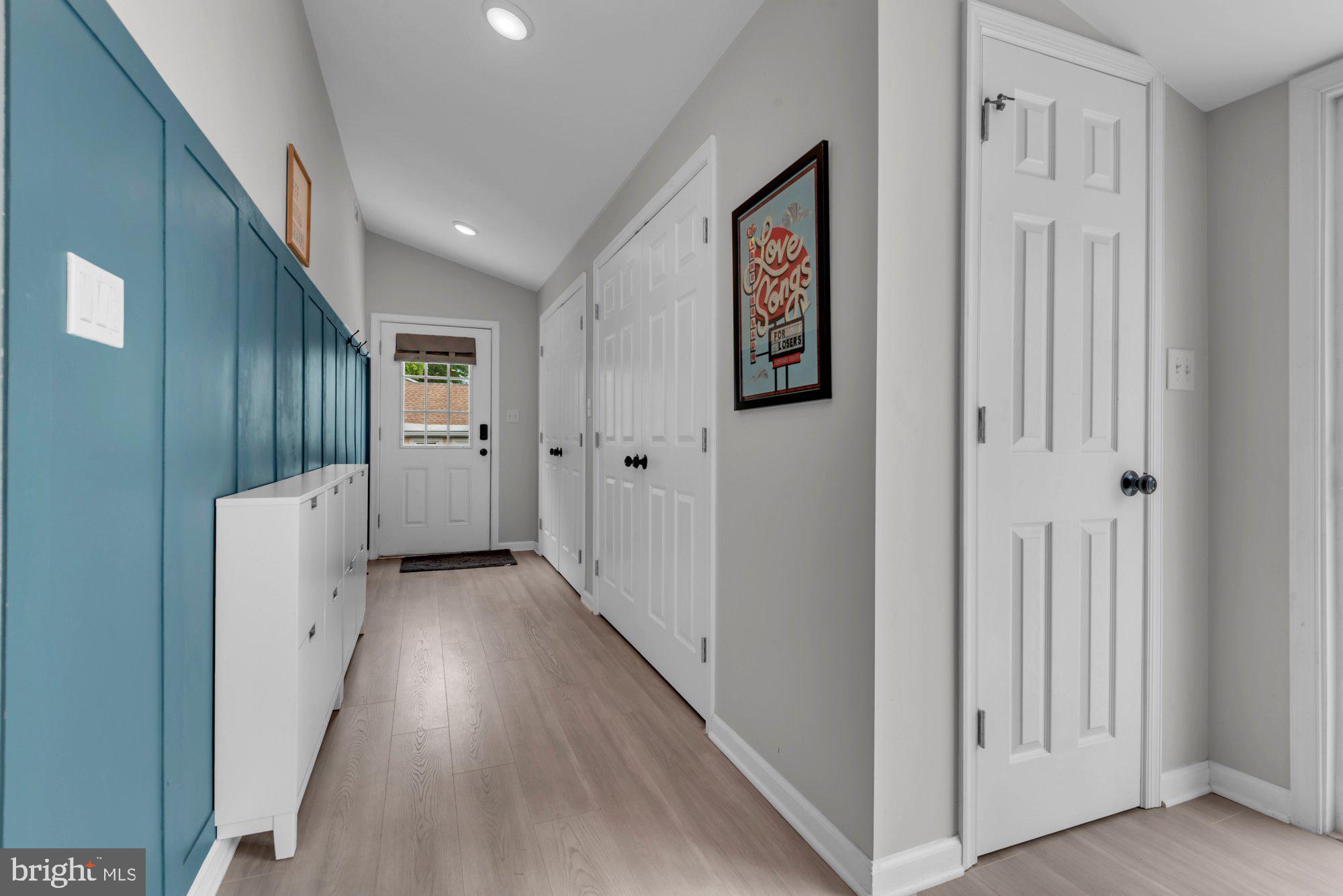WOODLAND BEACH - Residential