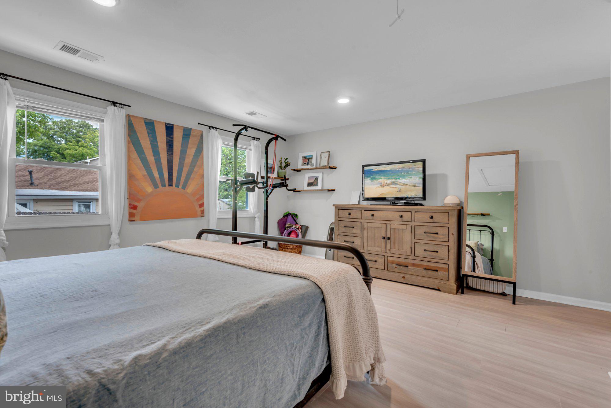 WOODLAND BEACH - Residential