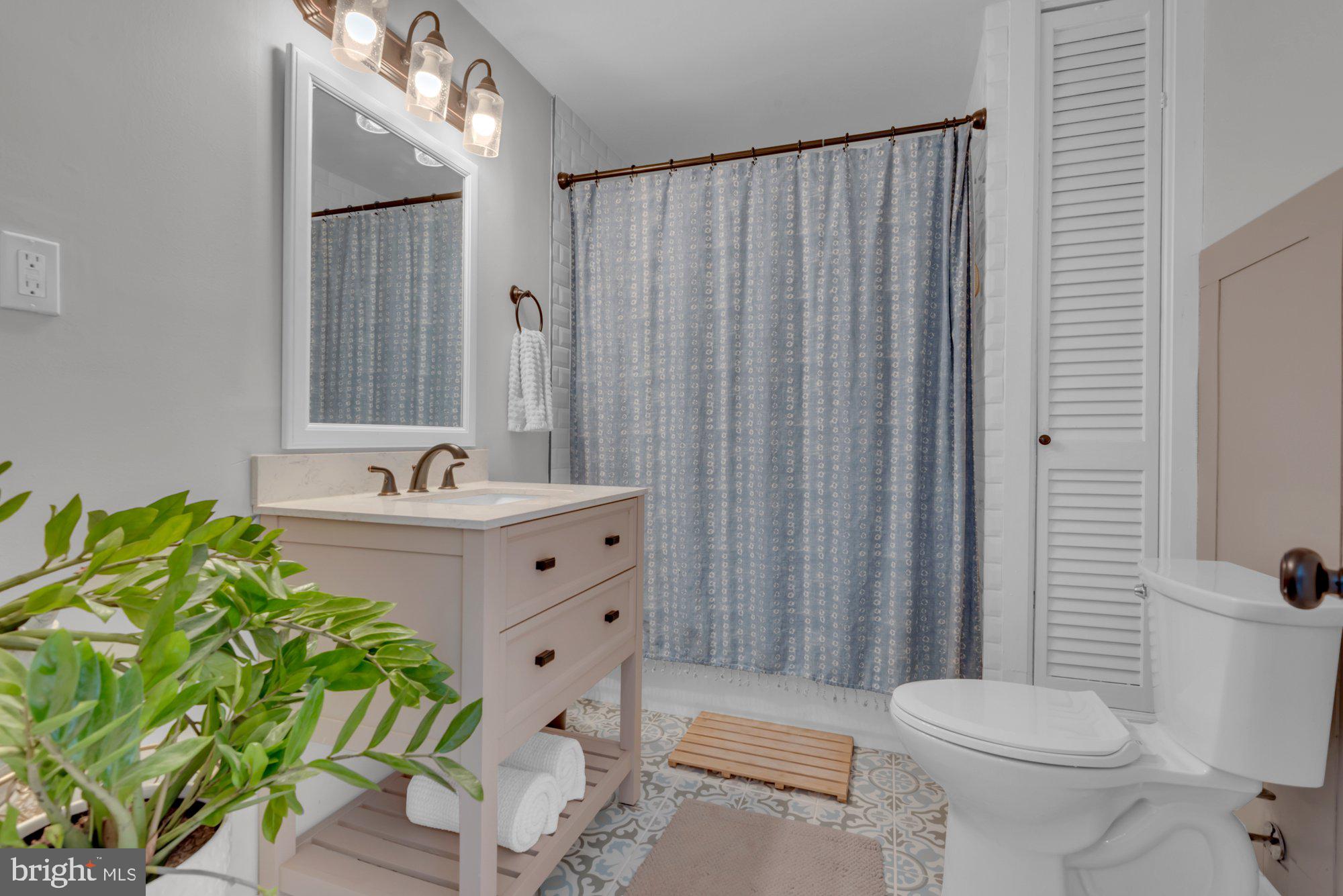 WOODLAND BEACH - Residential
