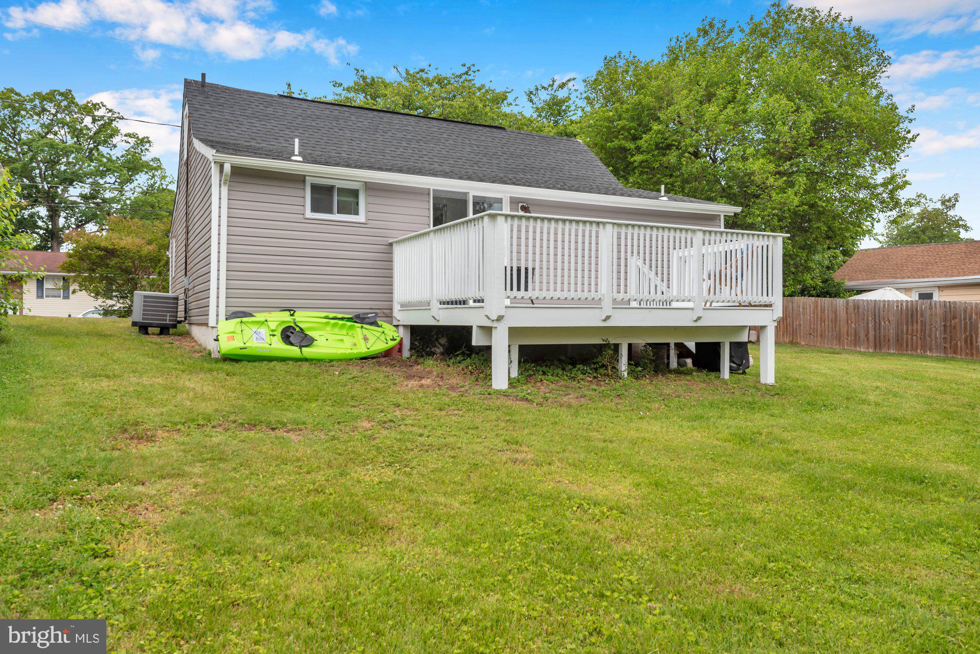 WOODLAND BEACH - Residential