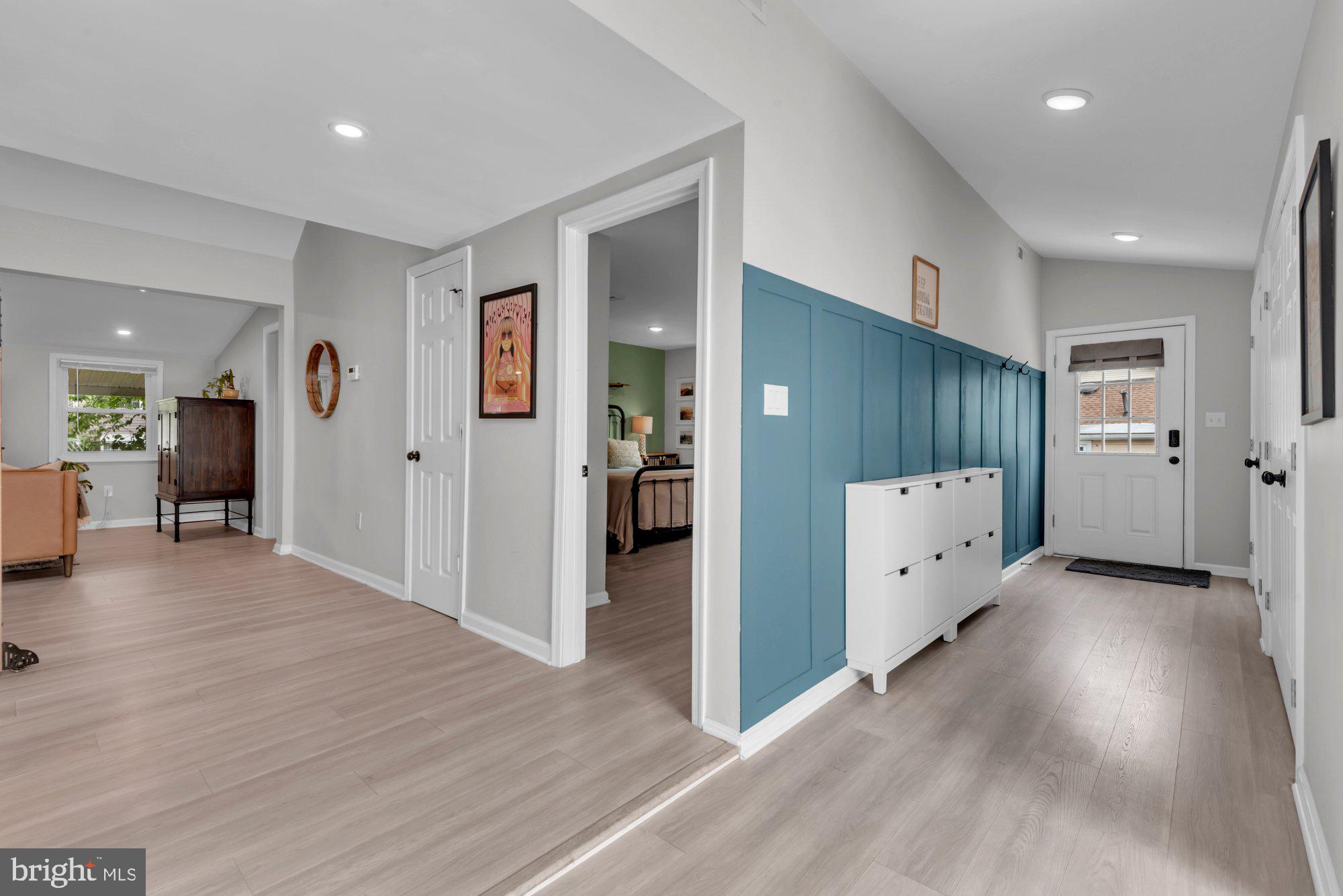 WOODLAND BEACH - Residential