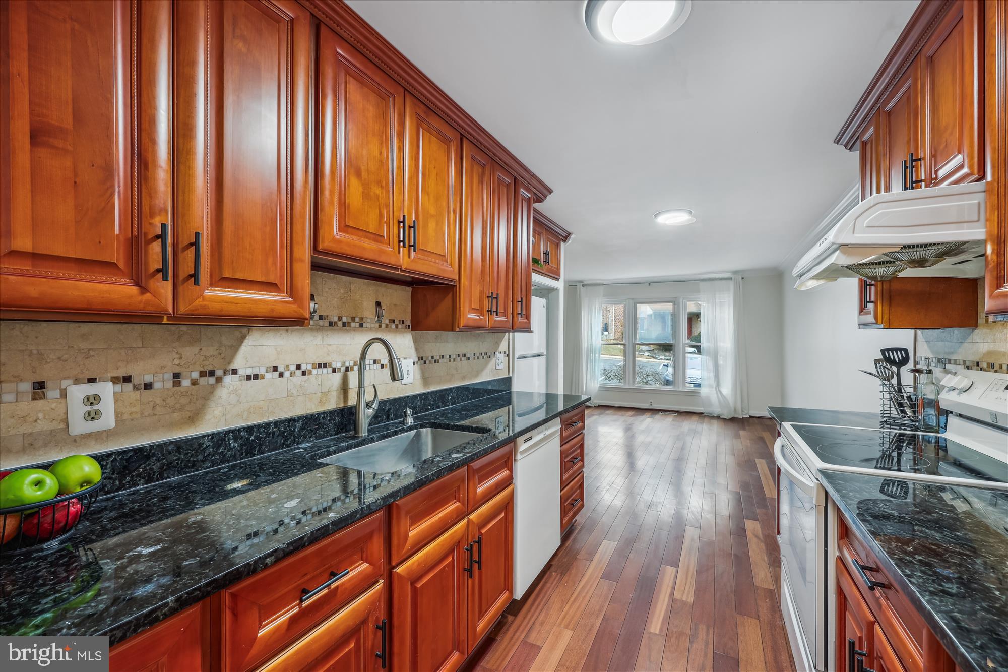 INVERNESS KNOLLS - Residential Lease