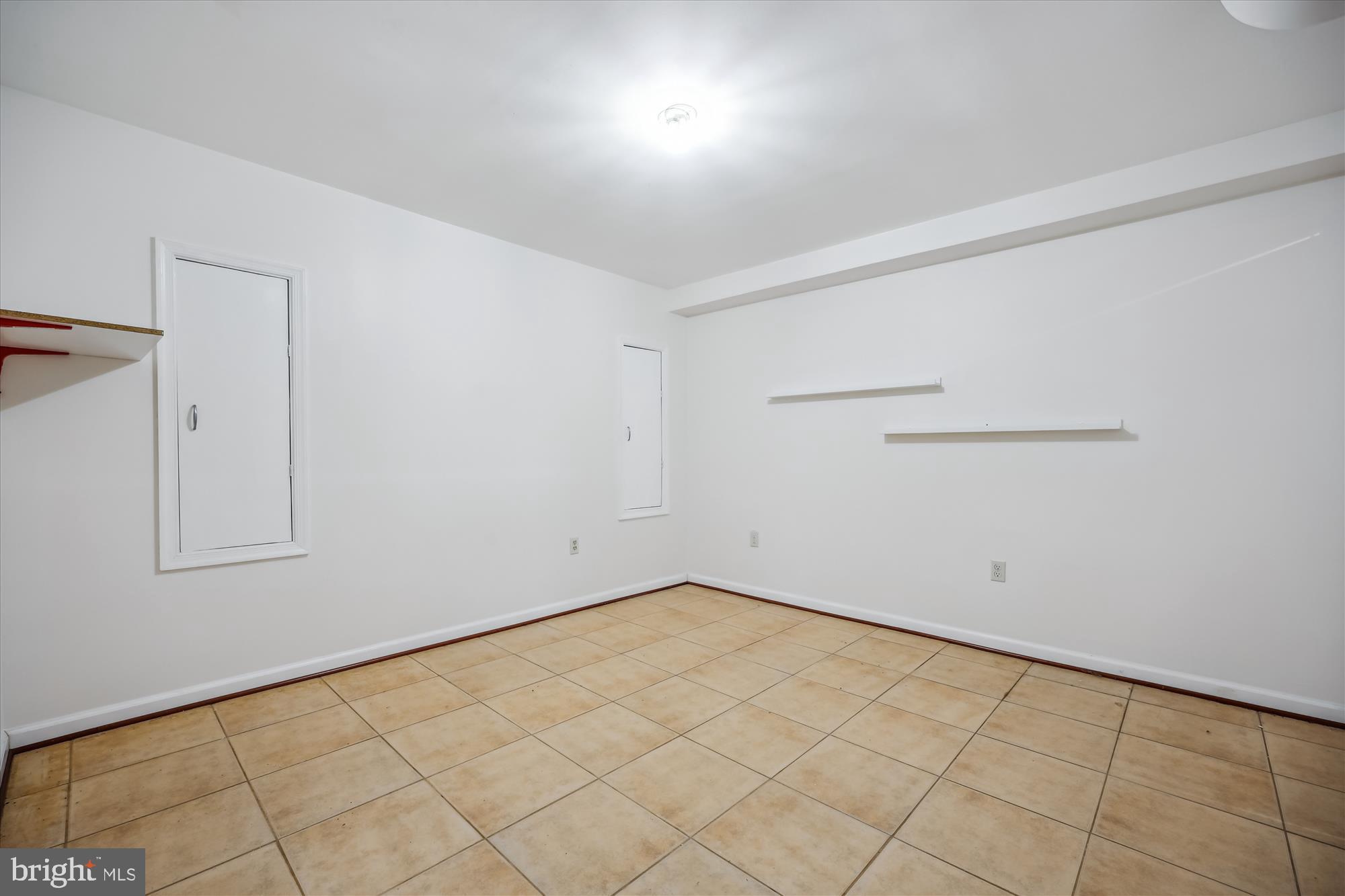 INVERNESS KNOLLS - Residential Lease