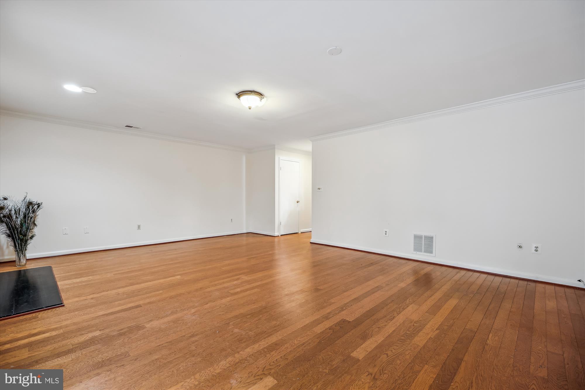 INVERNESS KNOLLS - Residential Lease