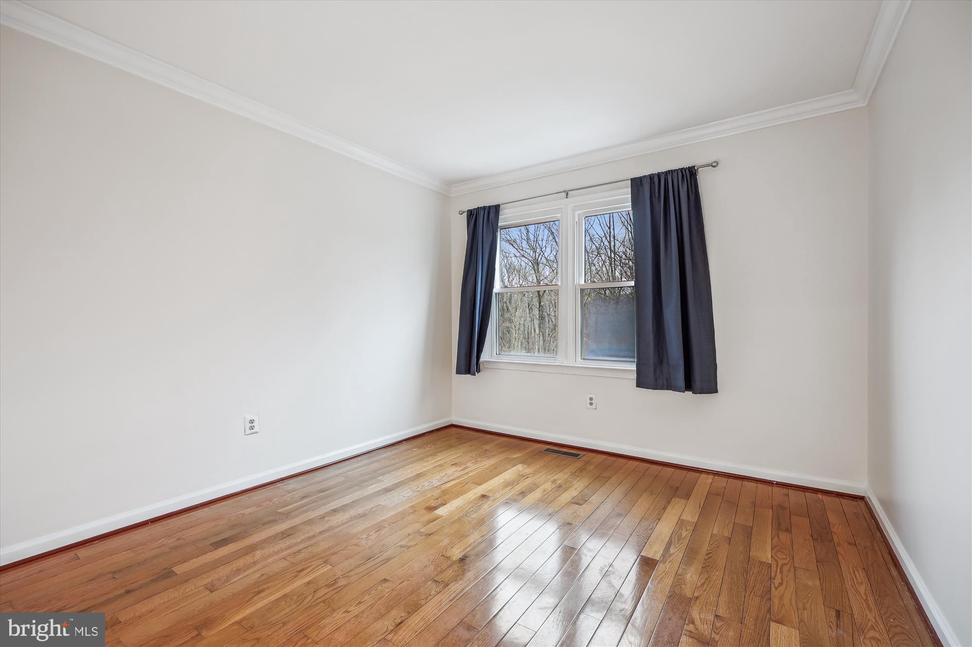 INVERNESS KNOLLS - Residential Lease