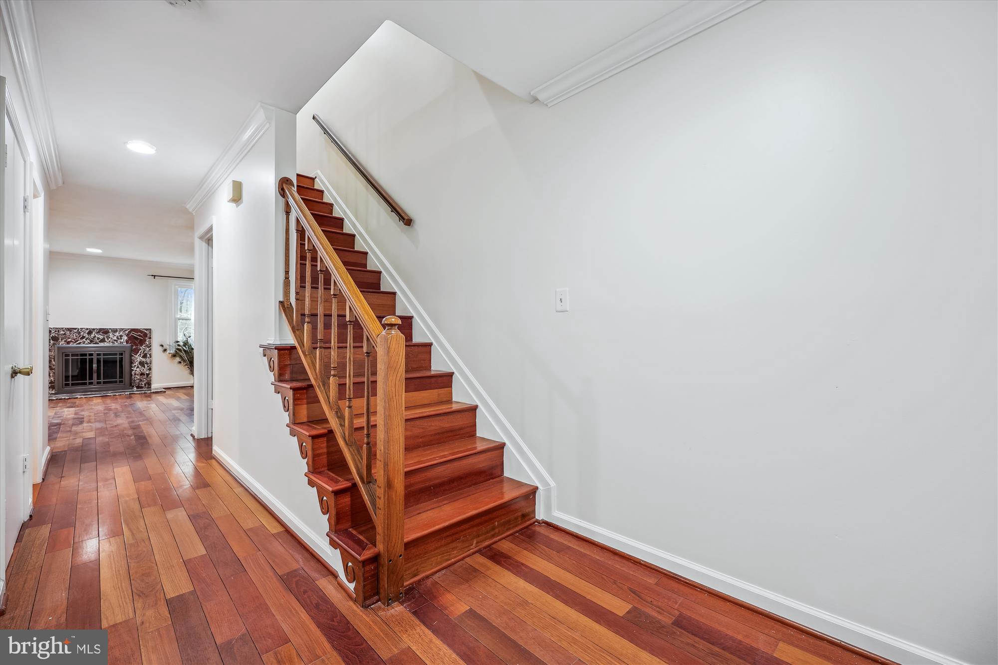 INVERNESS KNOLLS - Residential Lease