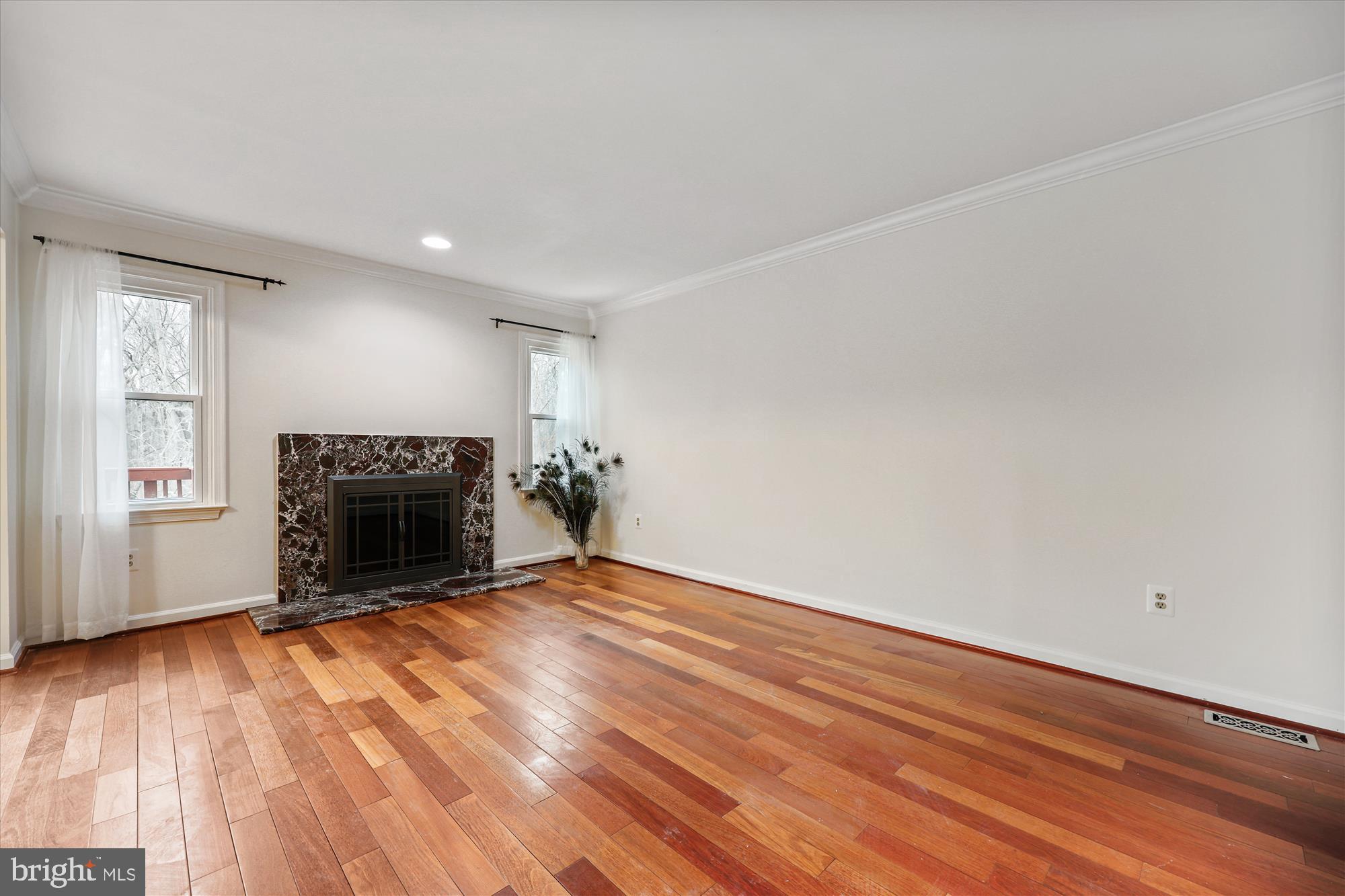 INVERNESS KNOLLS - Residential Lease