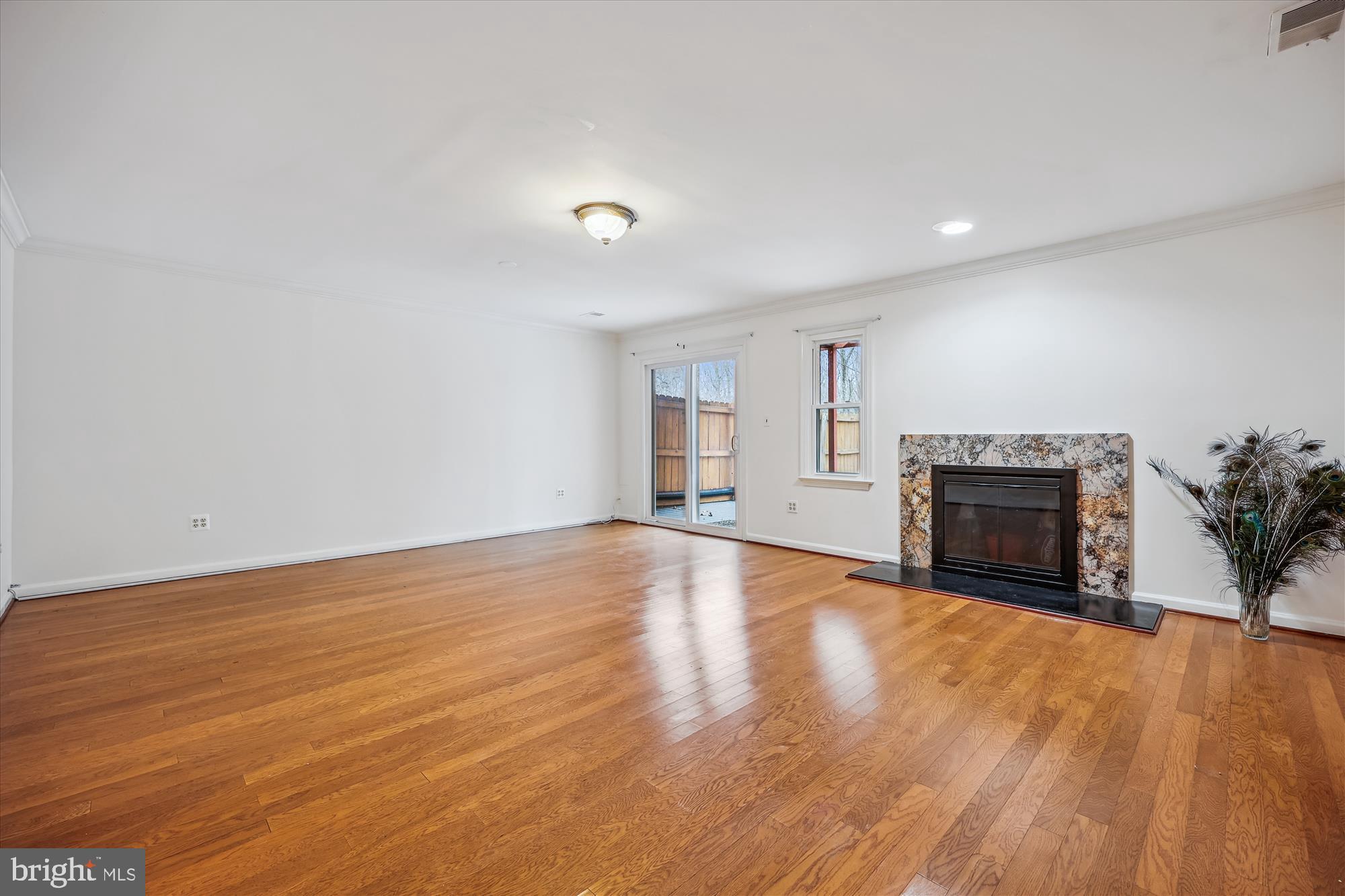 INVERNESS KNOLLS - Residential Lease