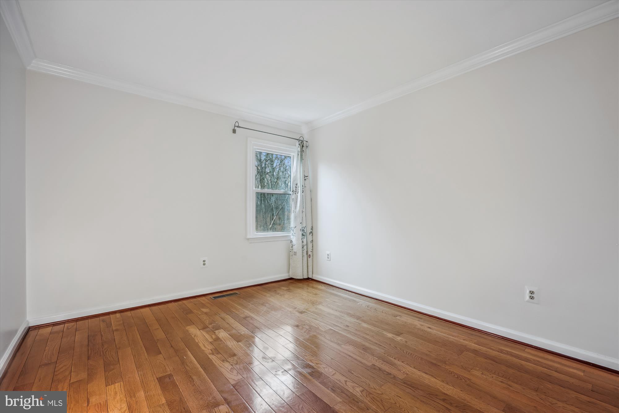 INVERNESS KNOLLS - Residential Lease