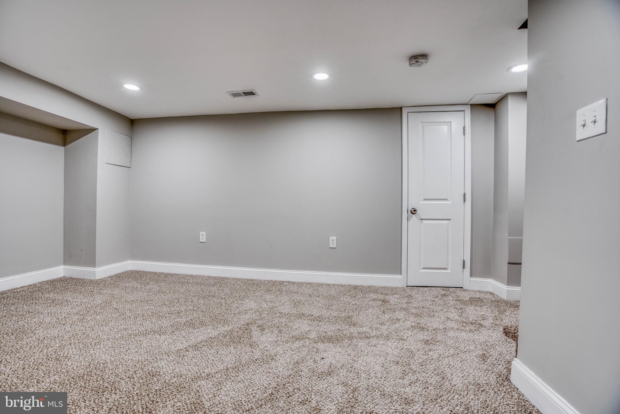 DUNDALK MANOR - Residential