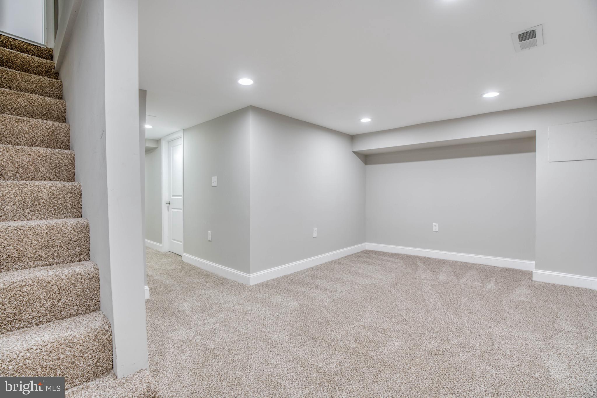 DUNDALK MANOR - Residential