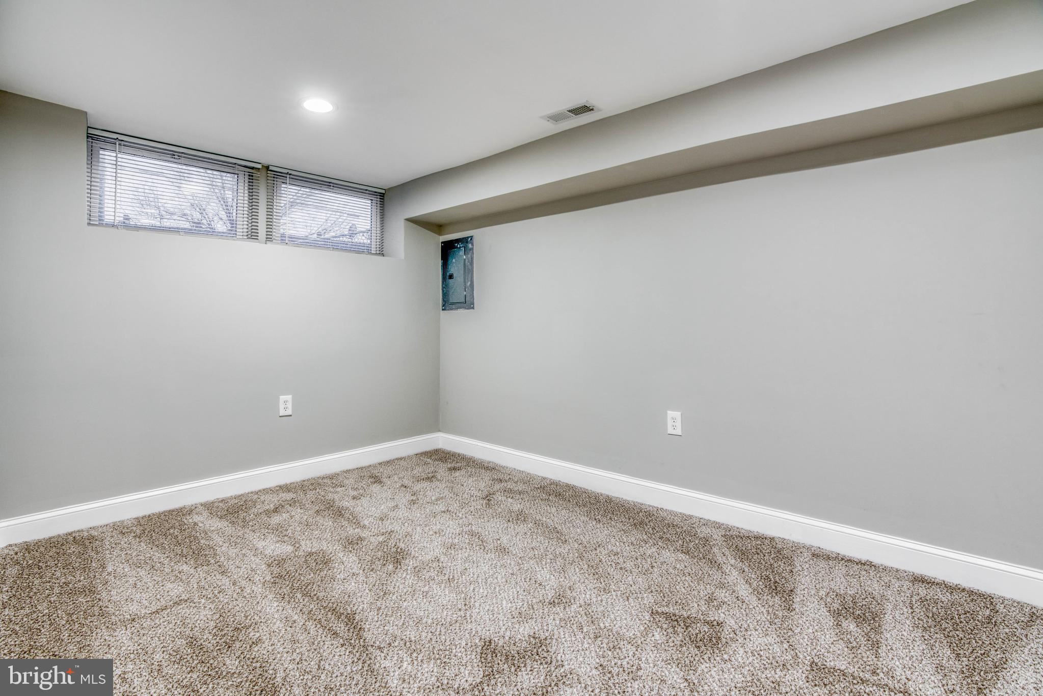 DUNDALK MANOR - Residential