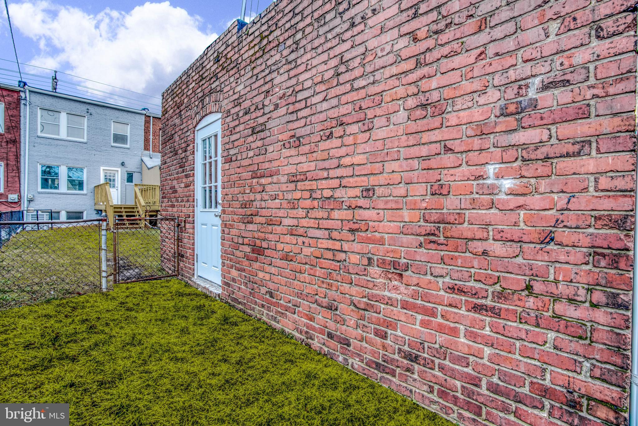 DUNDALK MANOR - Residential