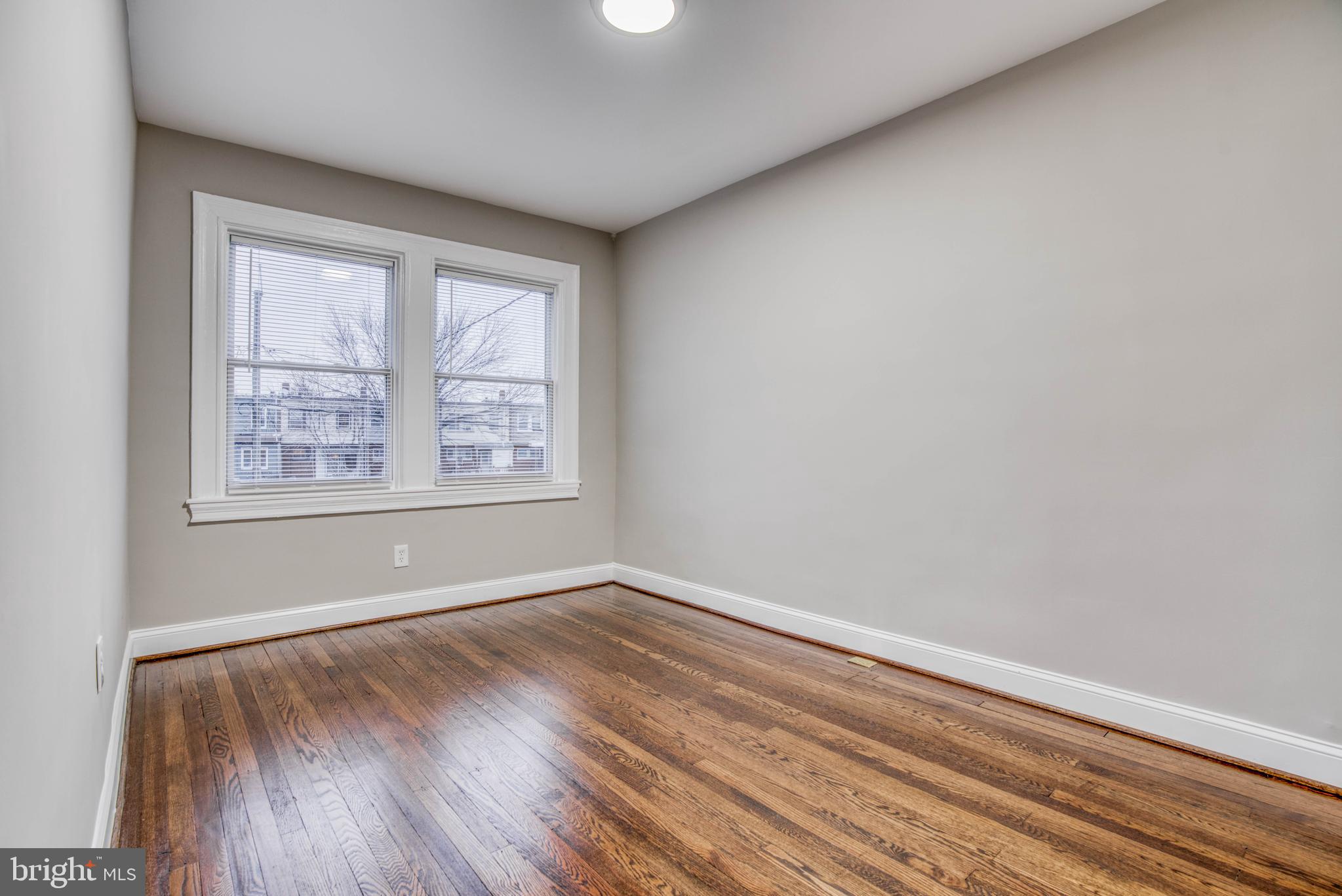 DUNDALK MANOR - Residential