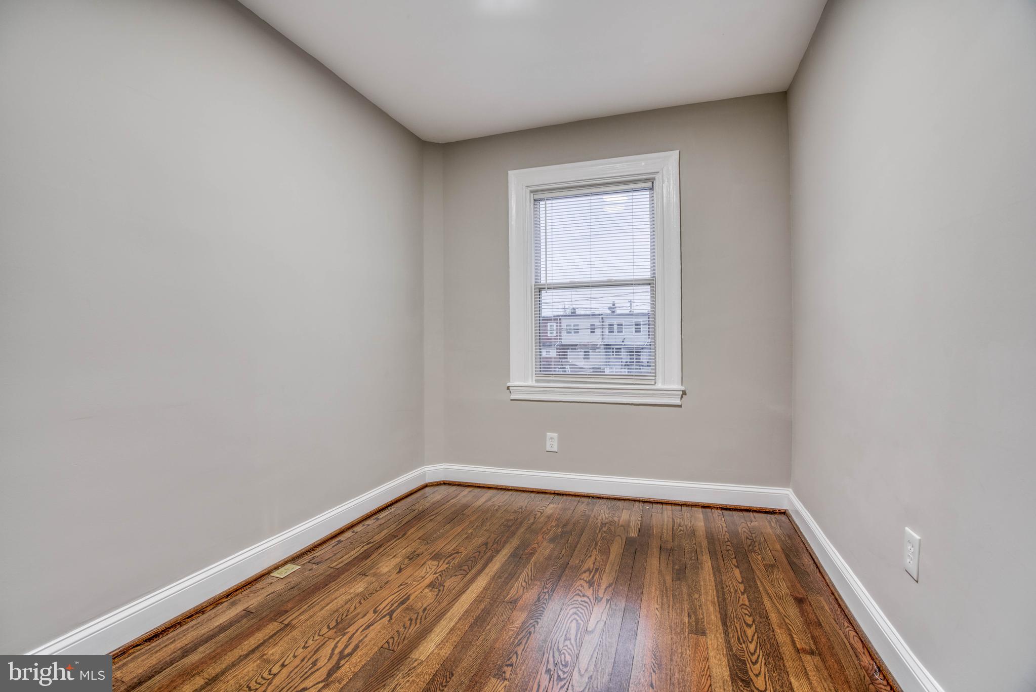 DUNDALK MANOR - Residential