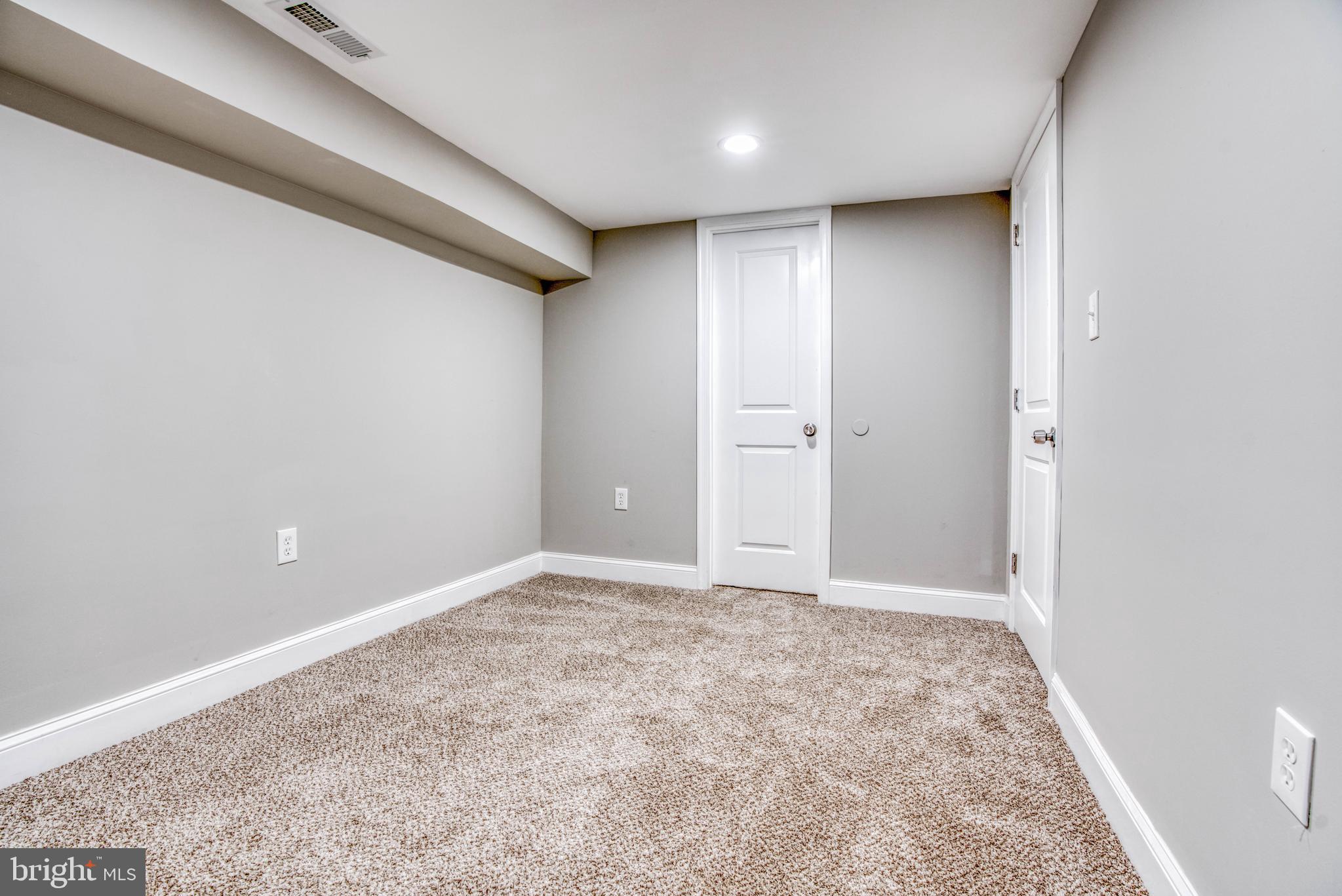 DUNDALK MANOR - Residential