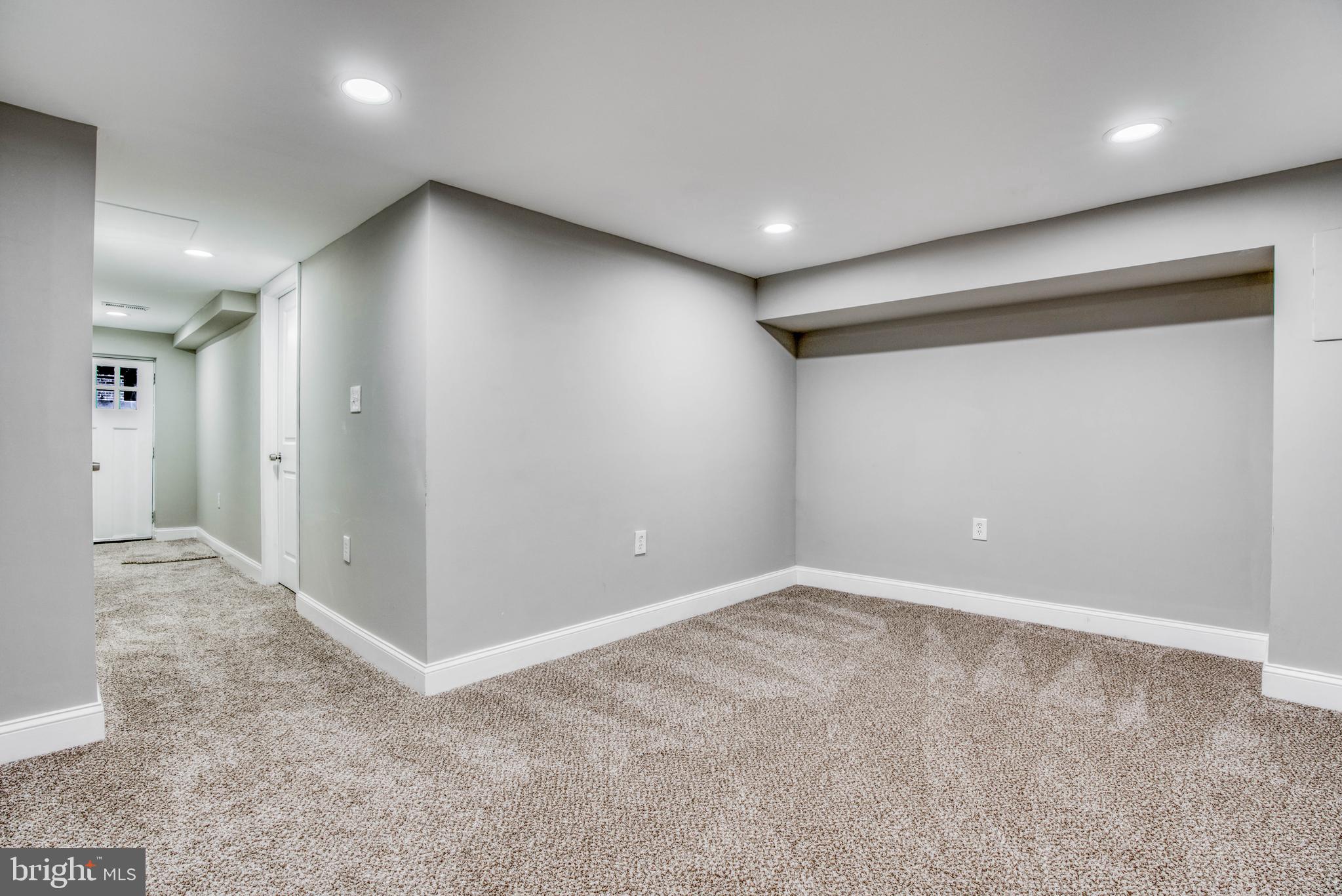 DUNDALK MANOR - Residential