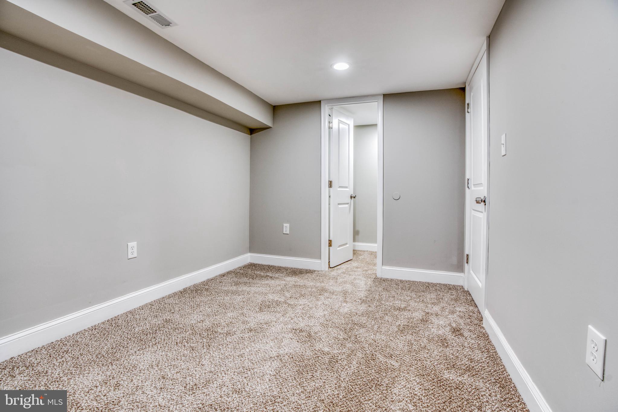 DUNDALK MANOR - Residential