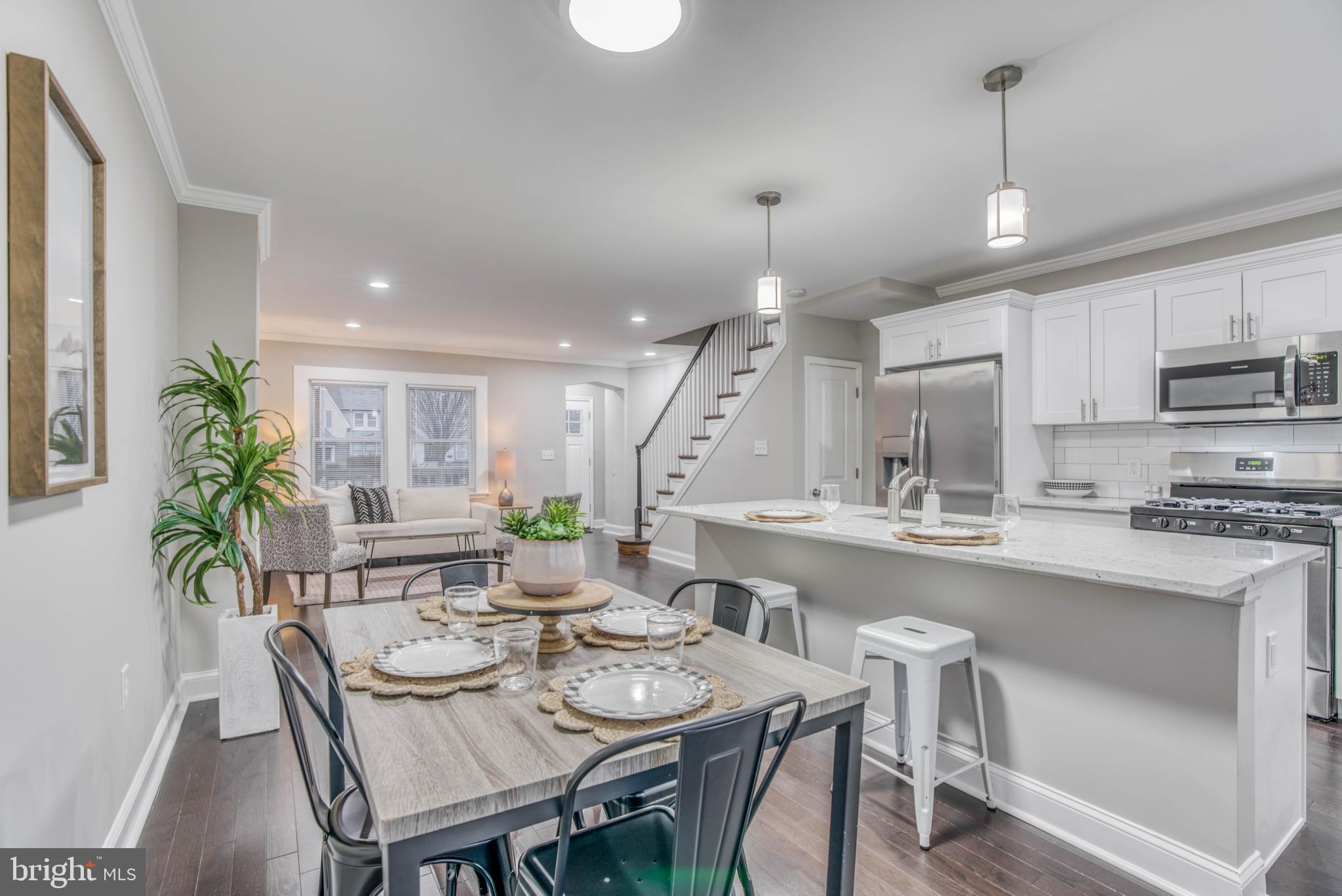 DUNDALK MANOR - Residential