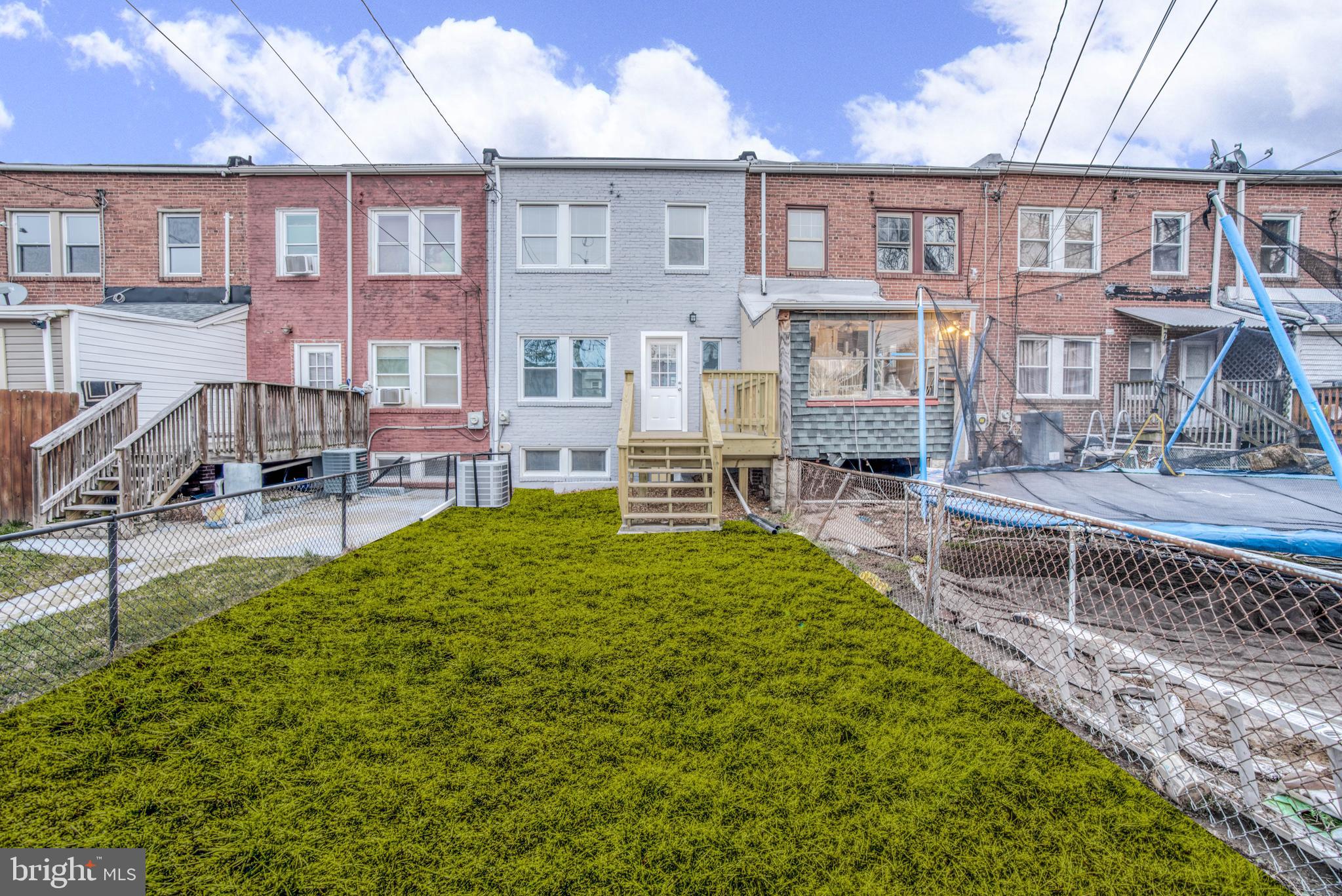 DUNDALK MANOR - Residential