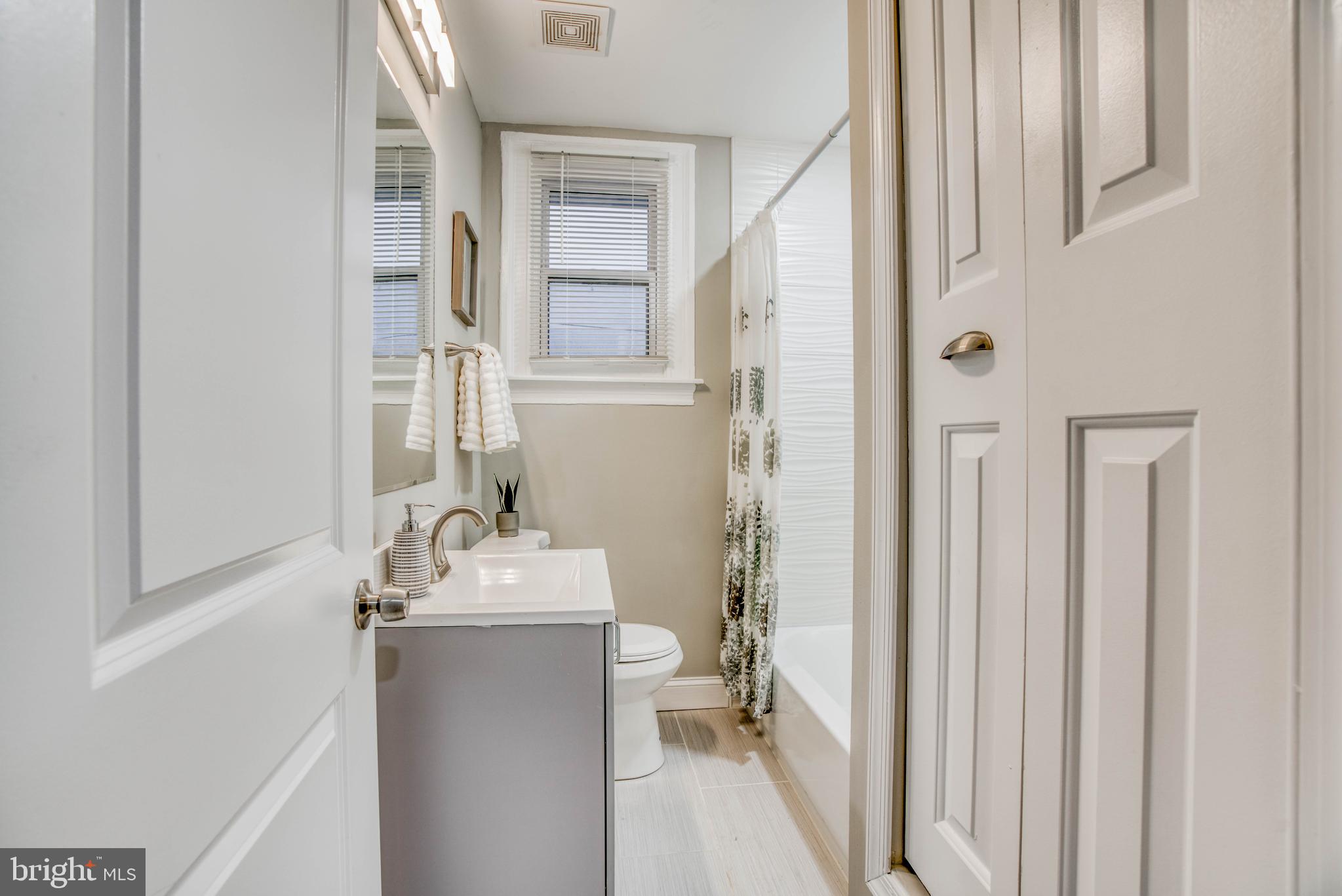 DUNDALK MANOR - Residential