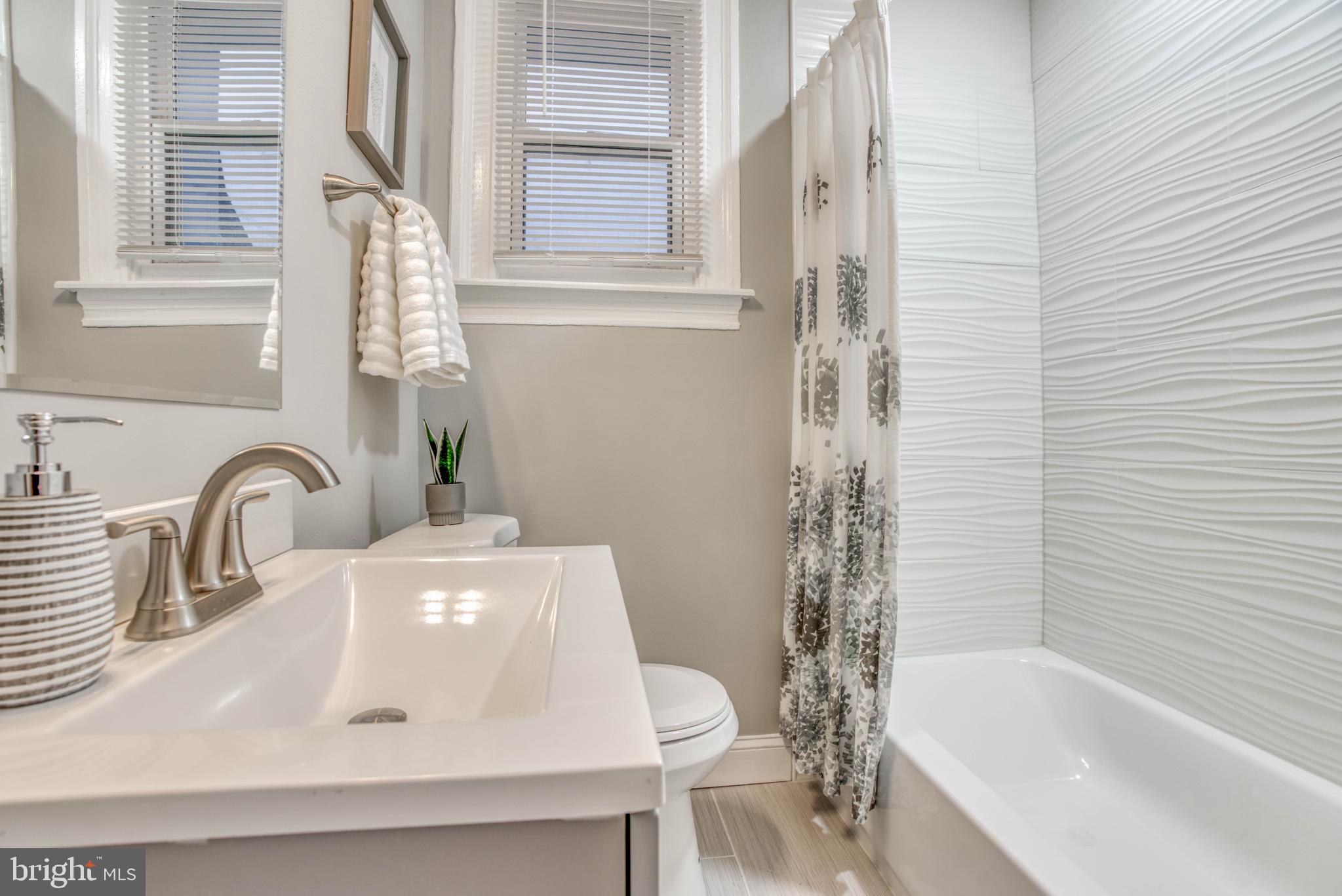 DUNDALK MANOR - Residential