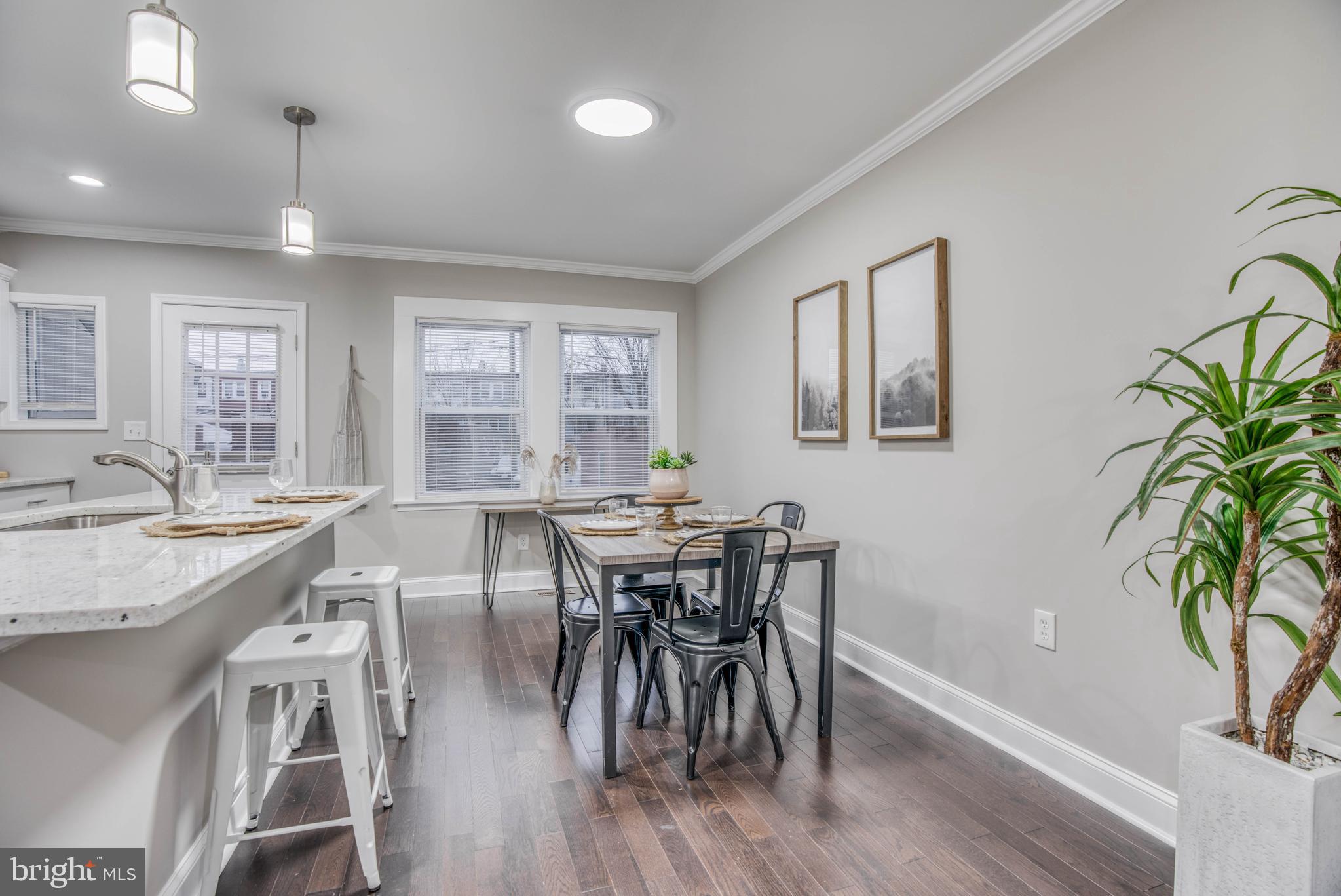 DUNDALK MANOR - Residential