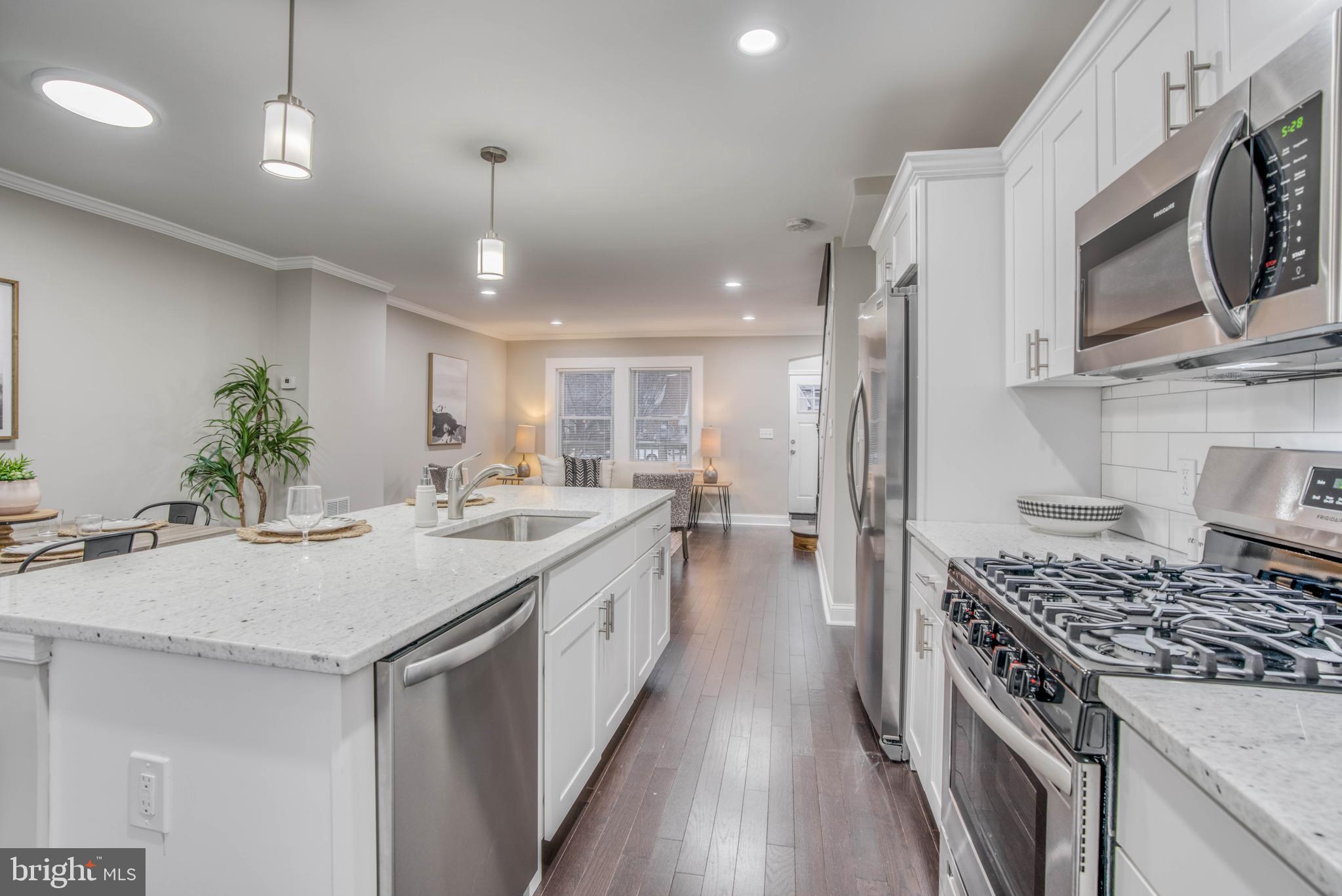 DUNDALK MANOR - Residential