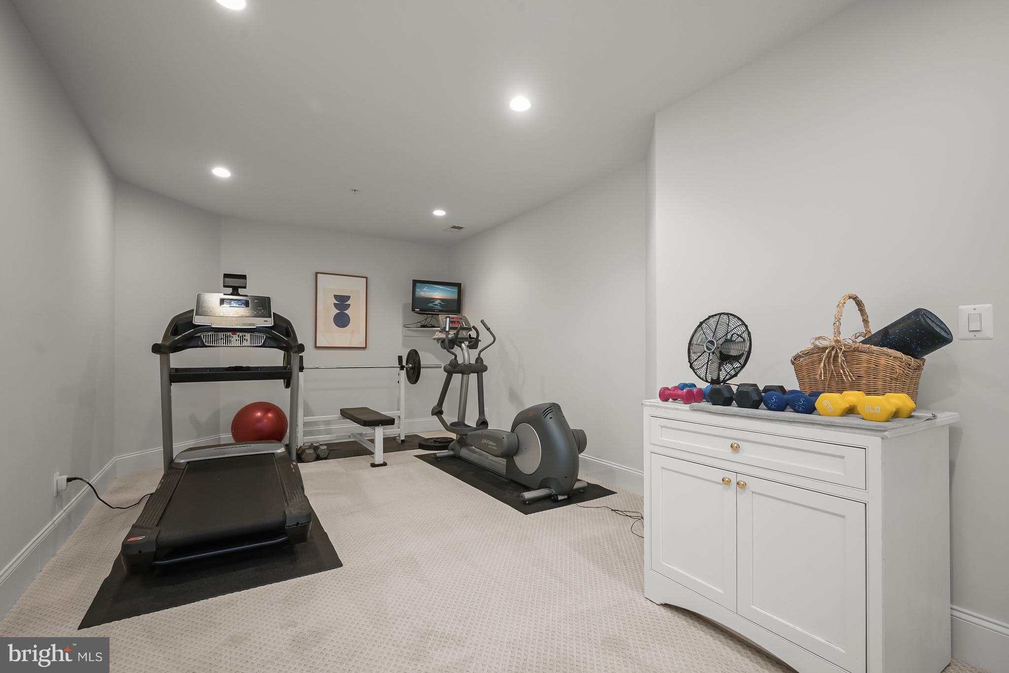 AYRLAWN - Residential