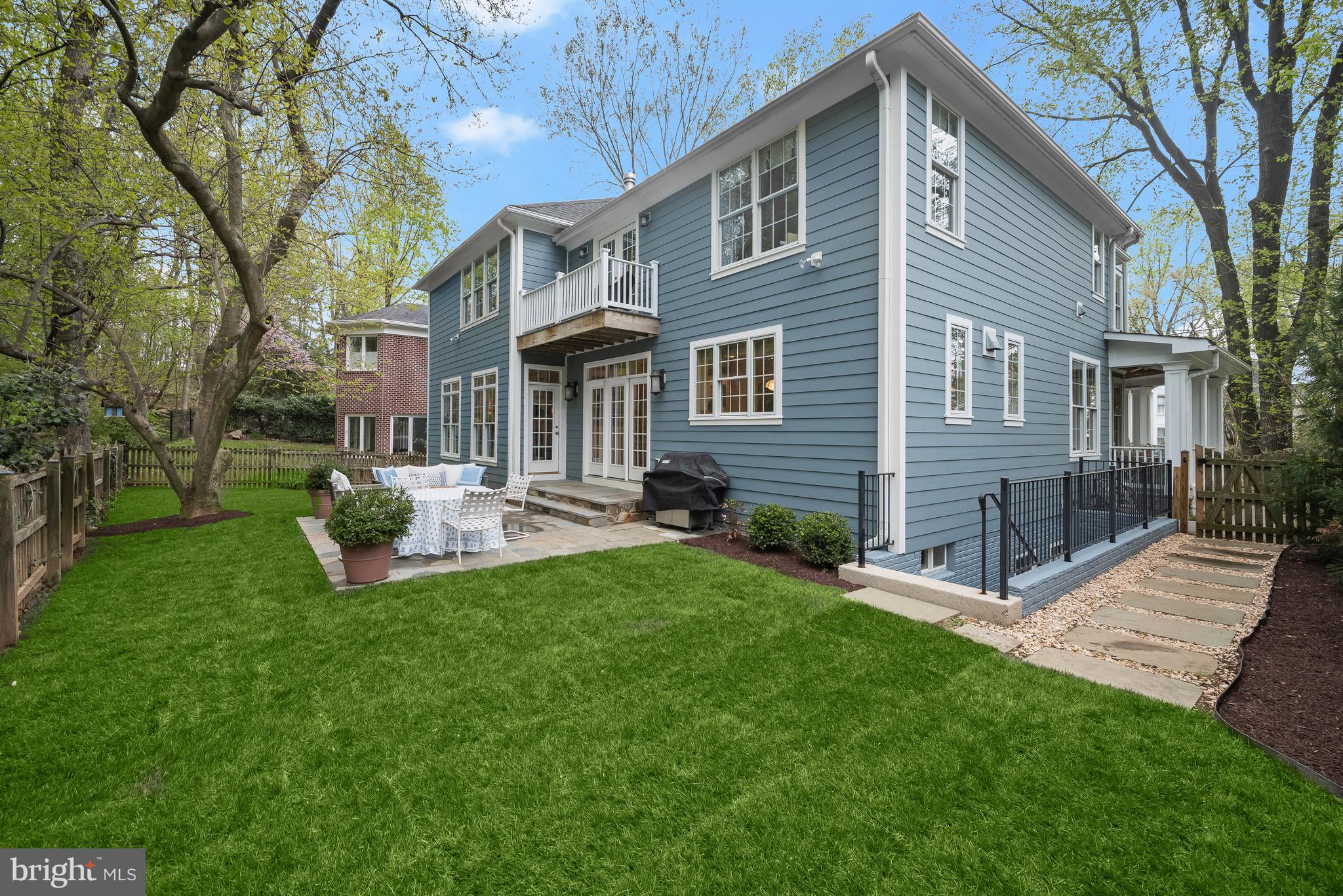 AYRLAWN - Residential