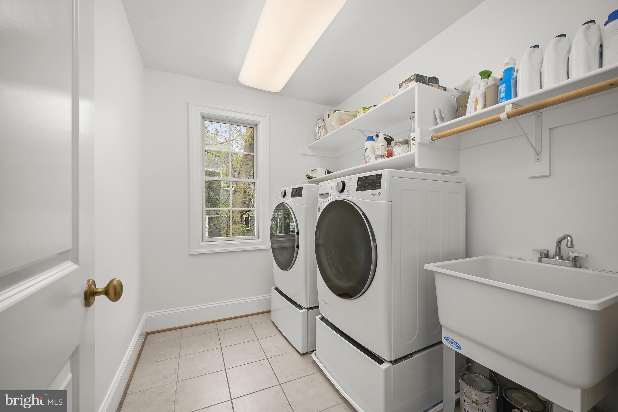 AYRLAWN - Residential