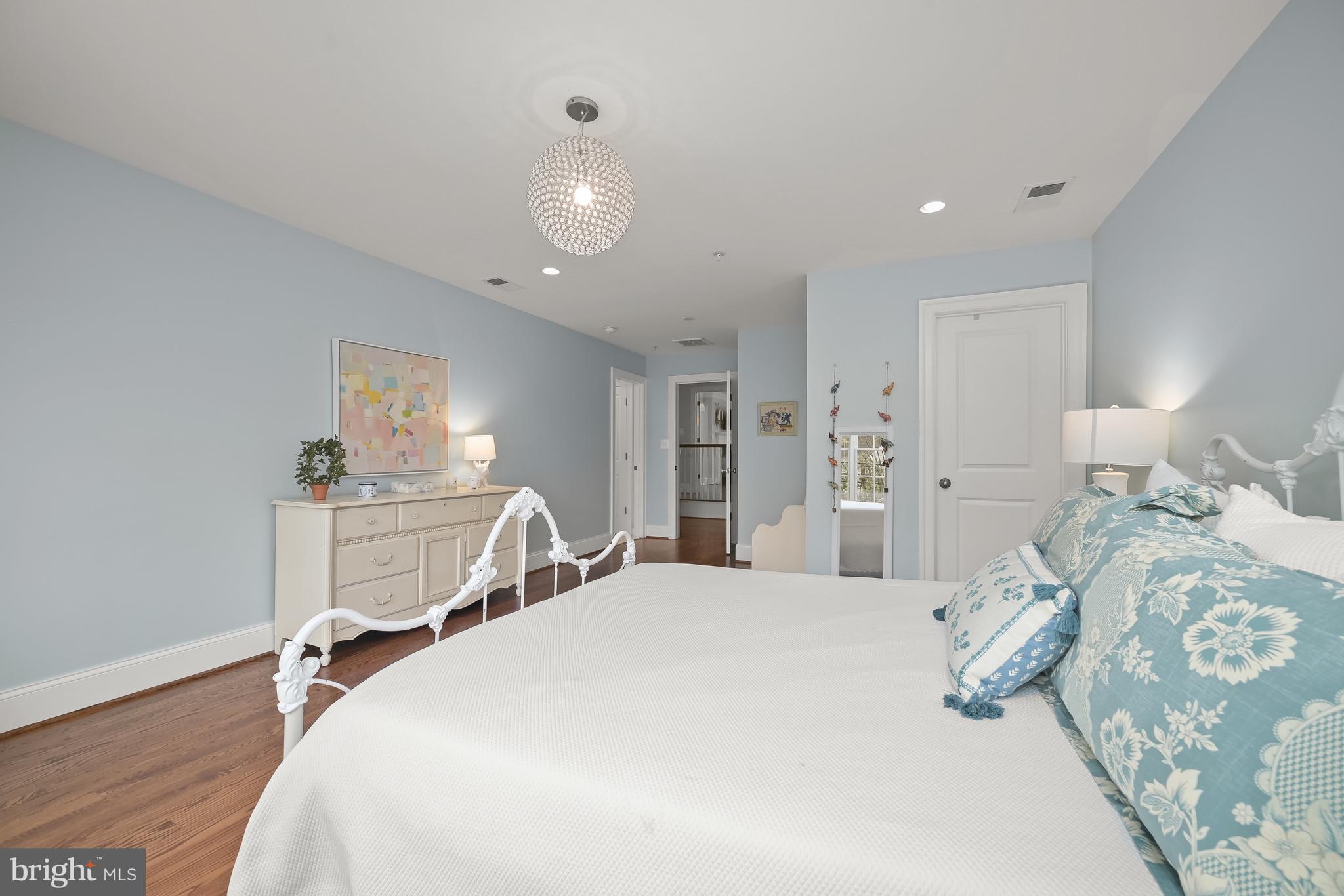 AYRLAWN - Residential