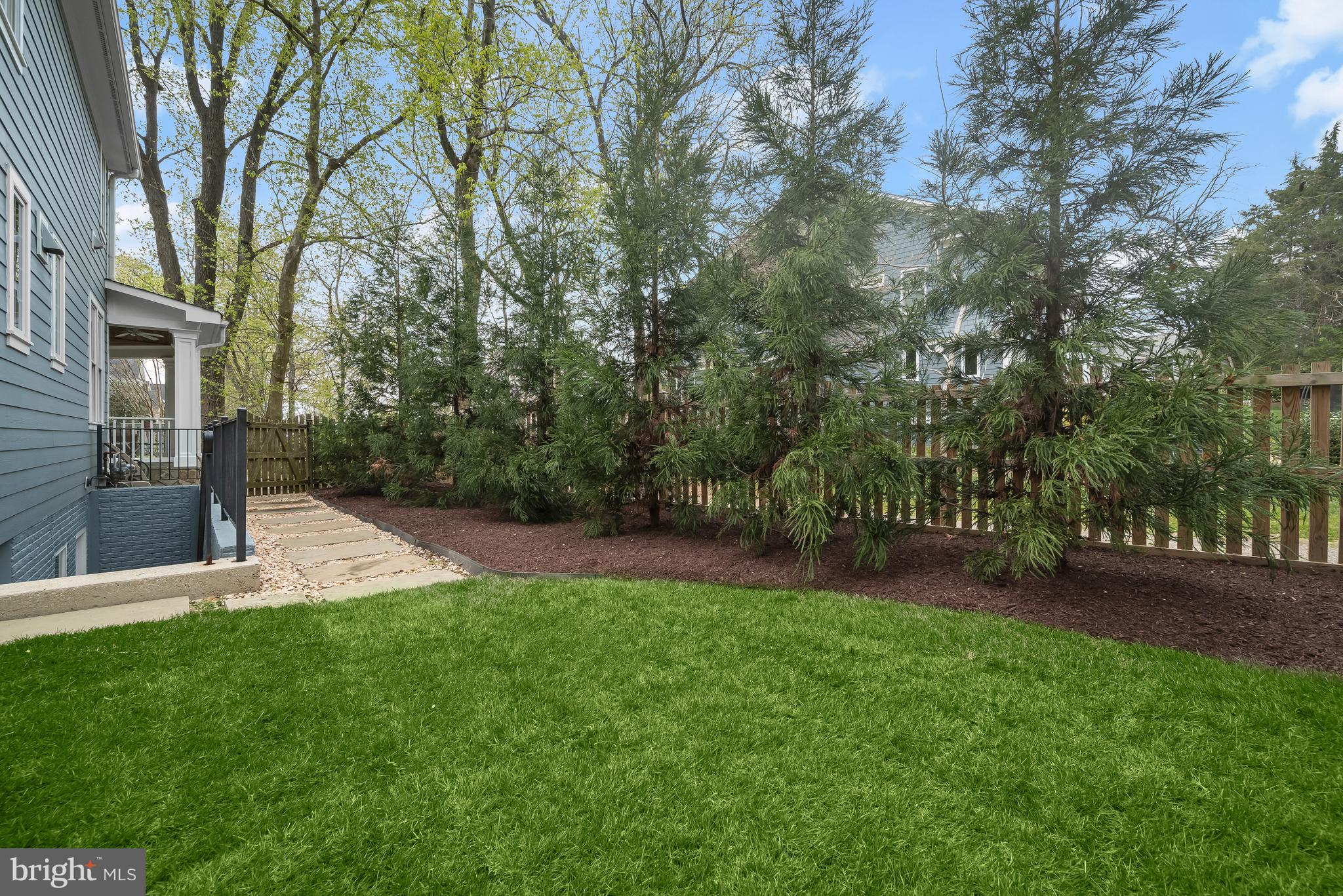 AYRLAWN - Residential