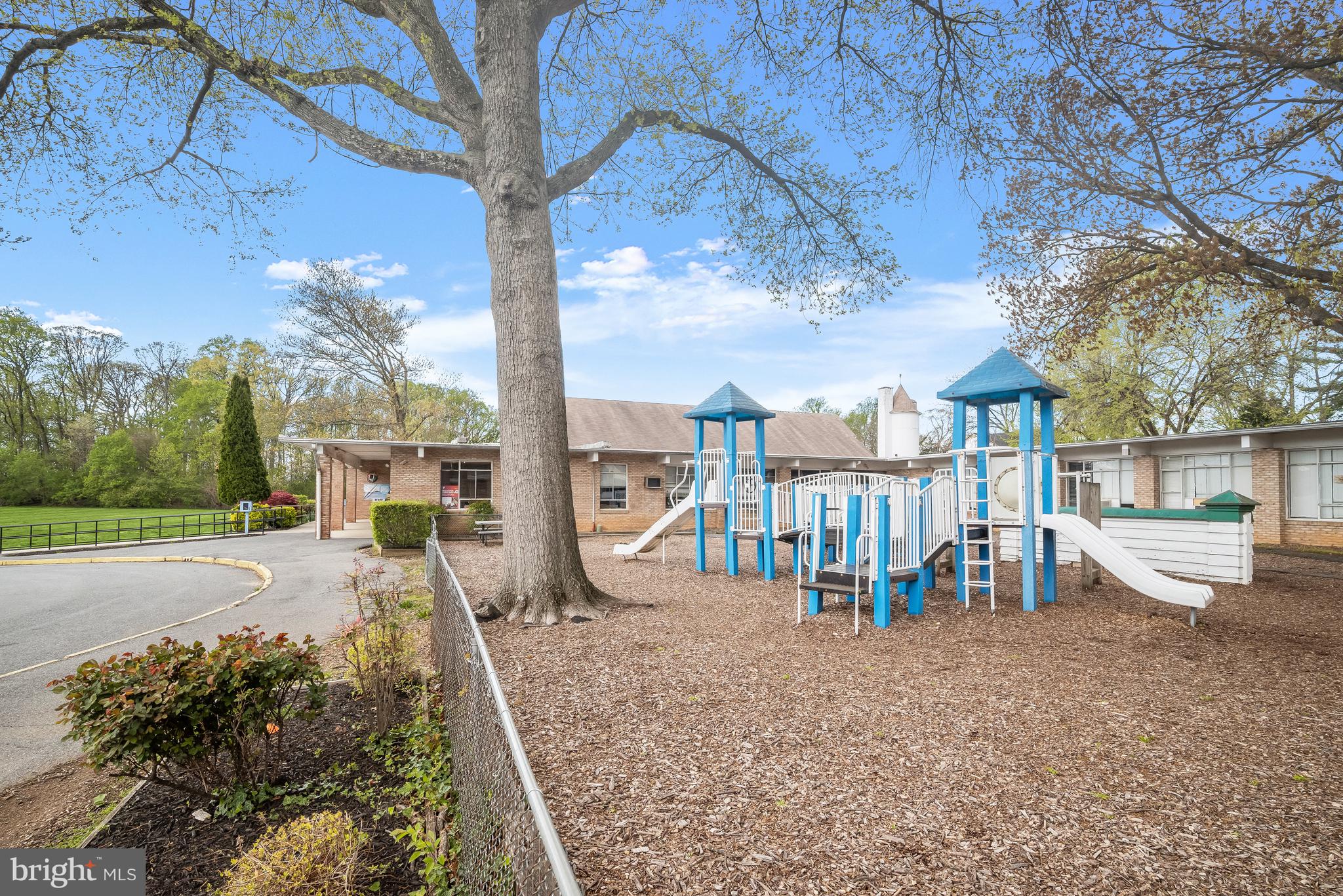 AYRLAWN - Residential