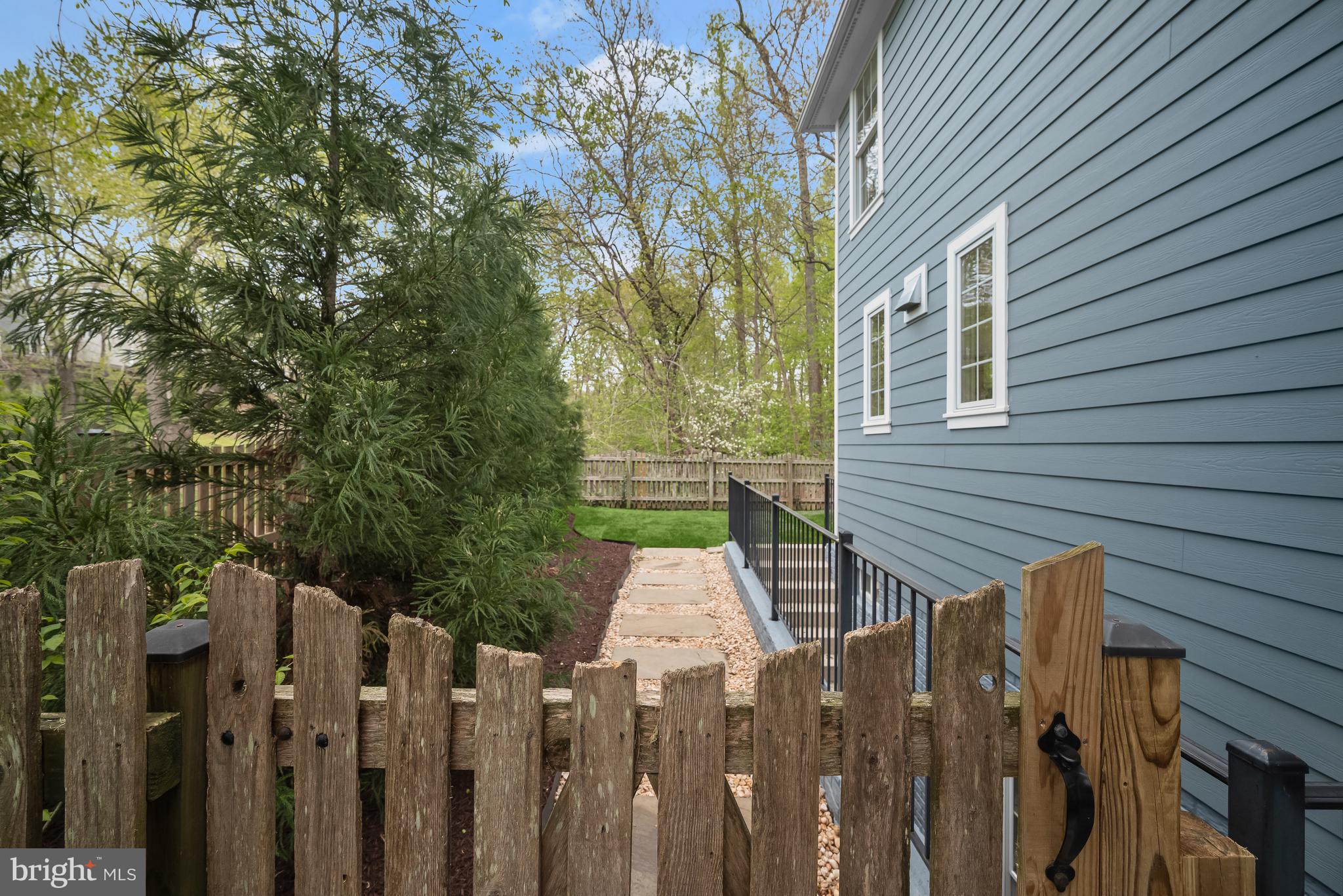 AYRLAWN - Residential