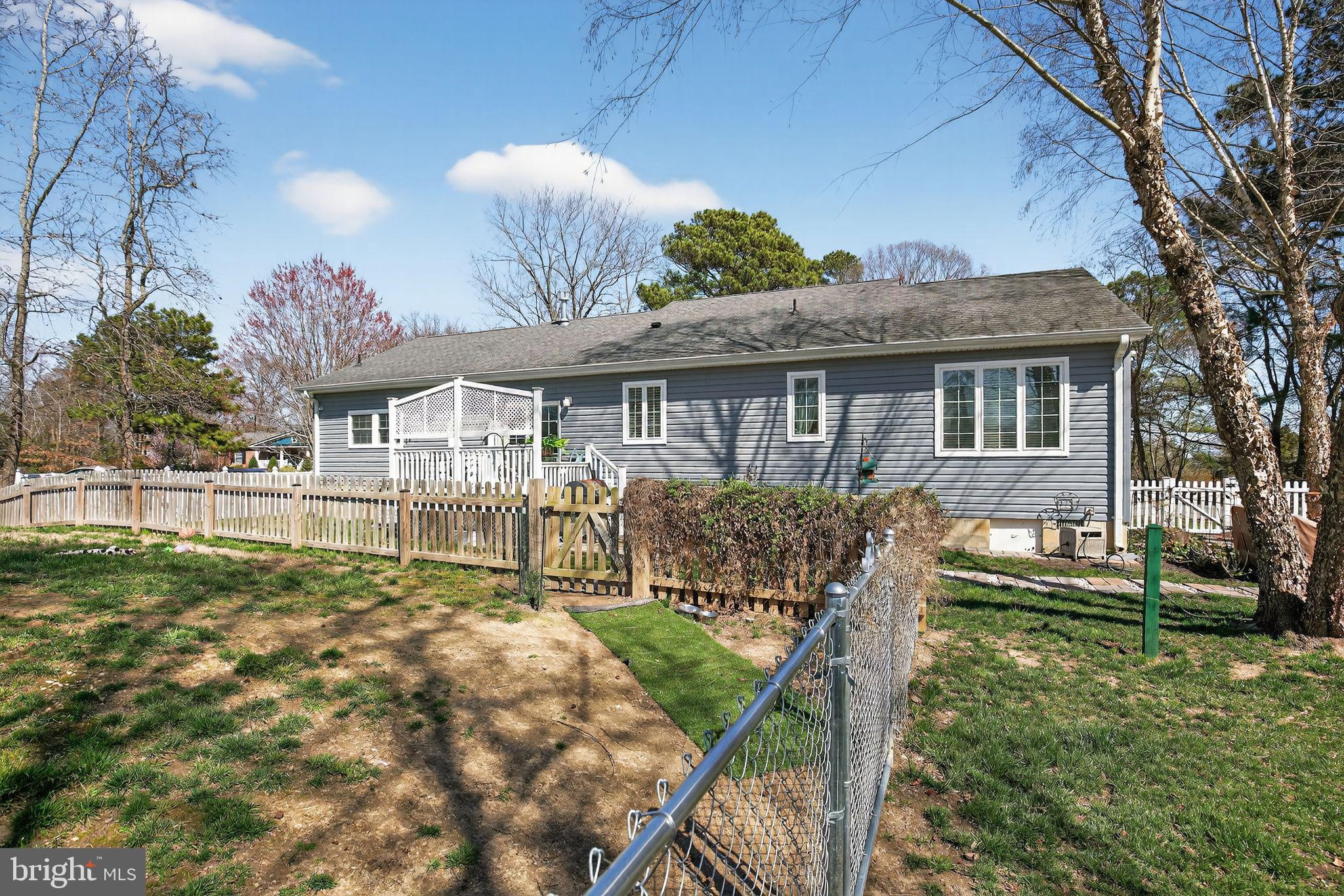 GOLDEN BEACH - Residential