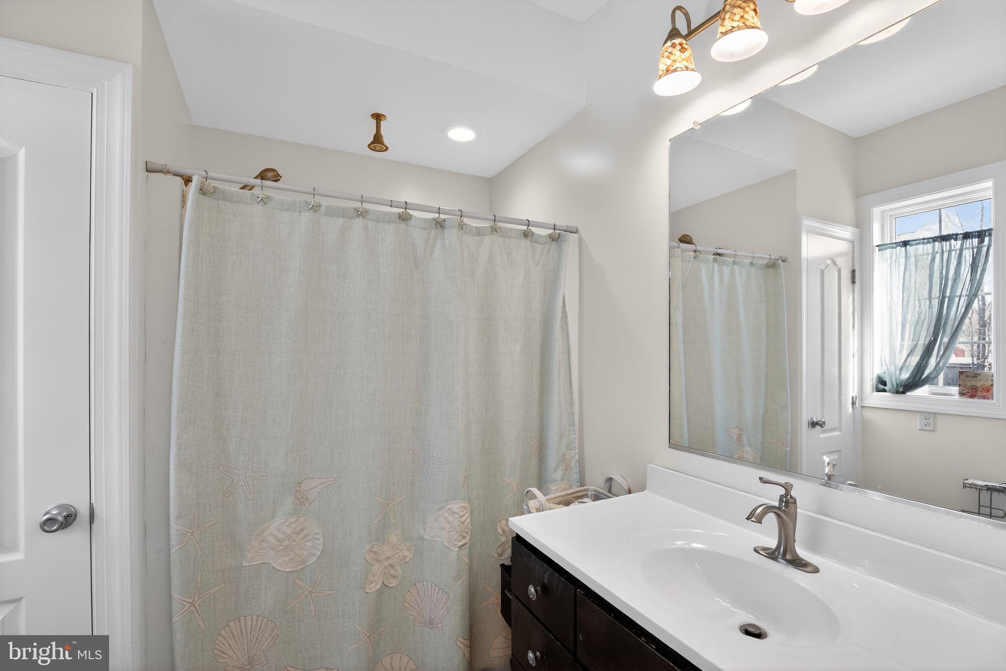 GOLDEN BEACH - Residential