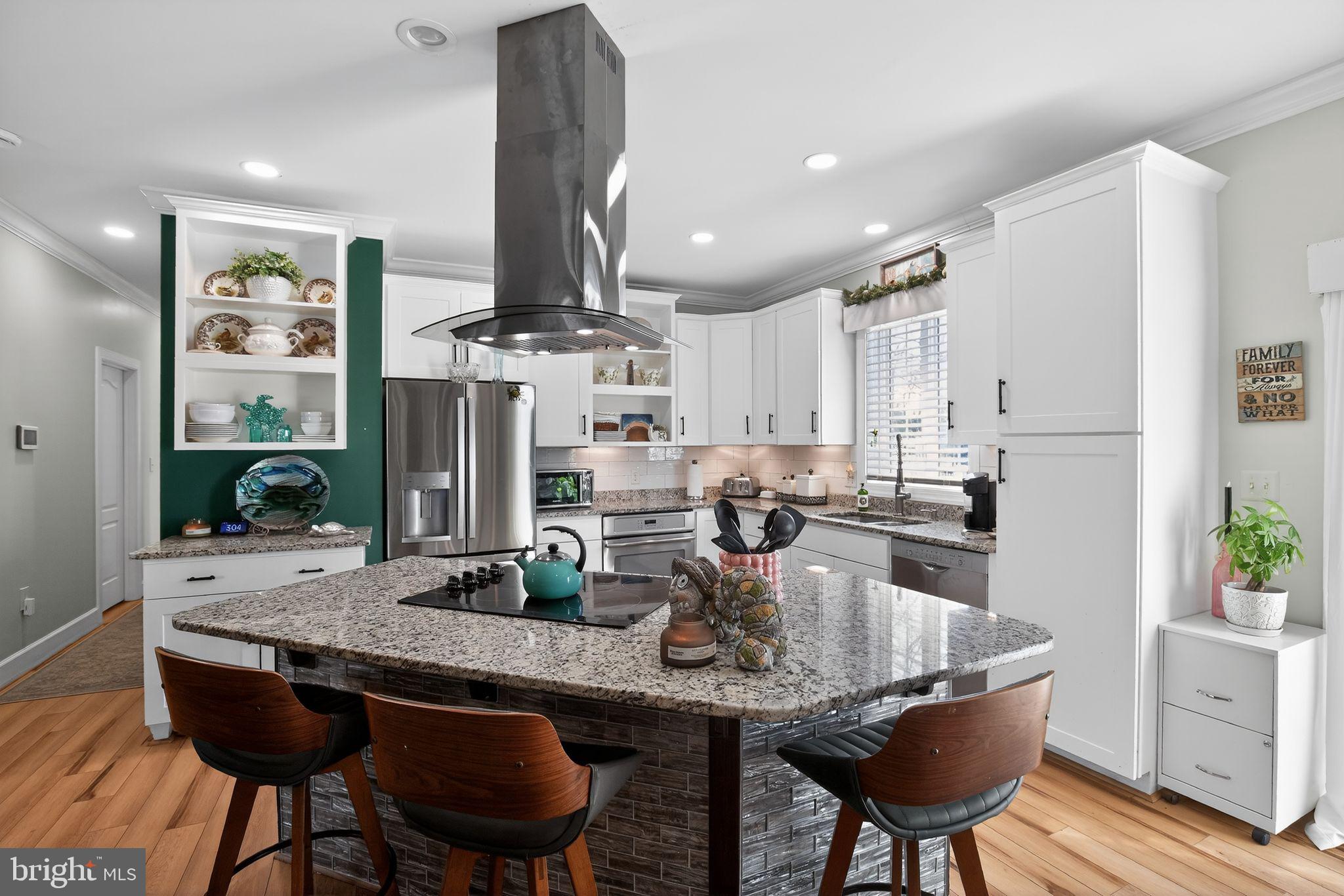 GOLDEN BEACH - Residential